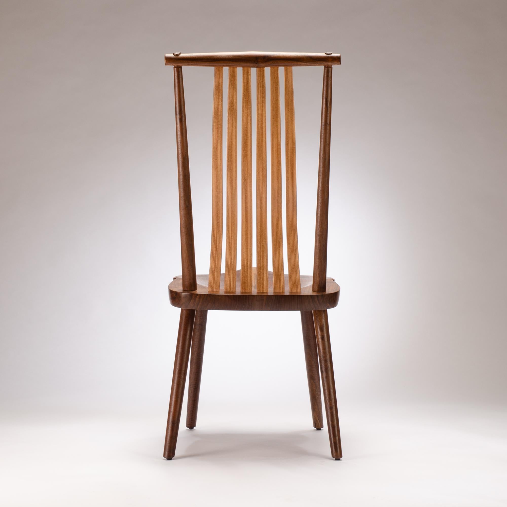 Mid-Century Modern The Modern Windsor chair by Erickson Woodworking in walnut (chaise Windsor moderne en noyer) en vente