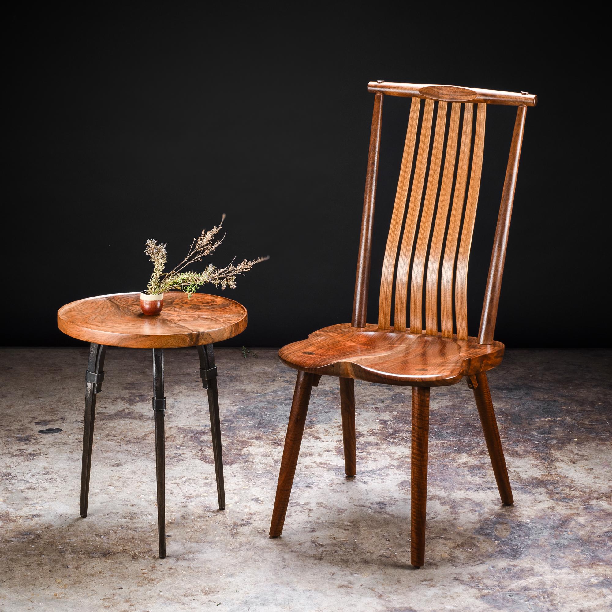 Bois The Modern Windsor chair by Erickson Woodworking in walnut (chaise Windsor moderne en noyer) en vente