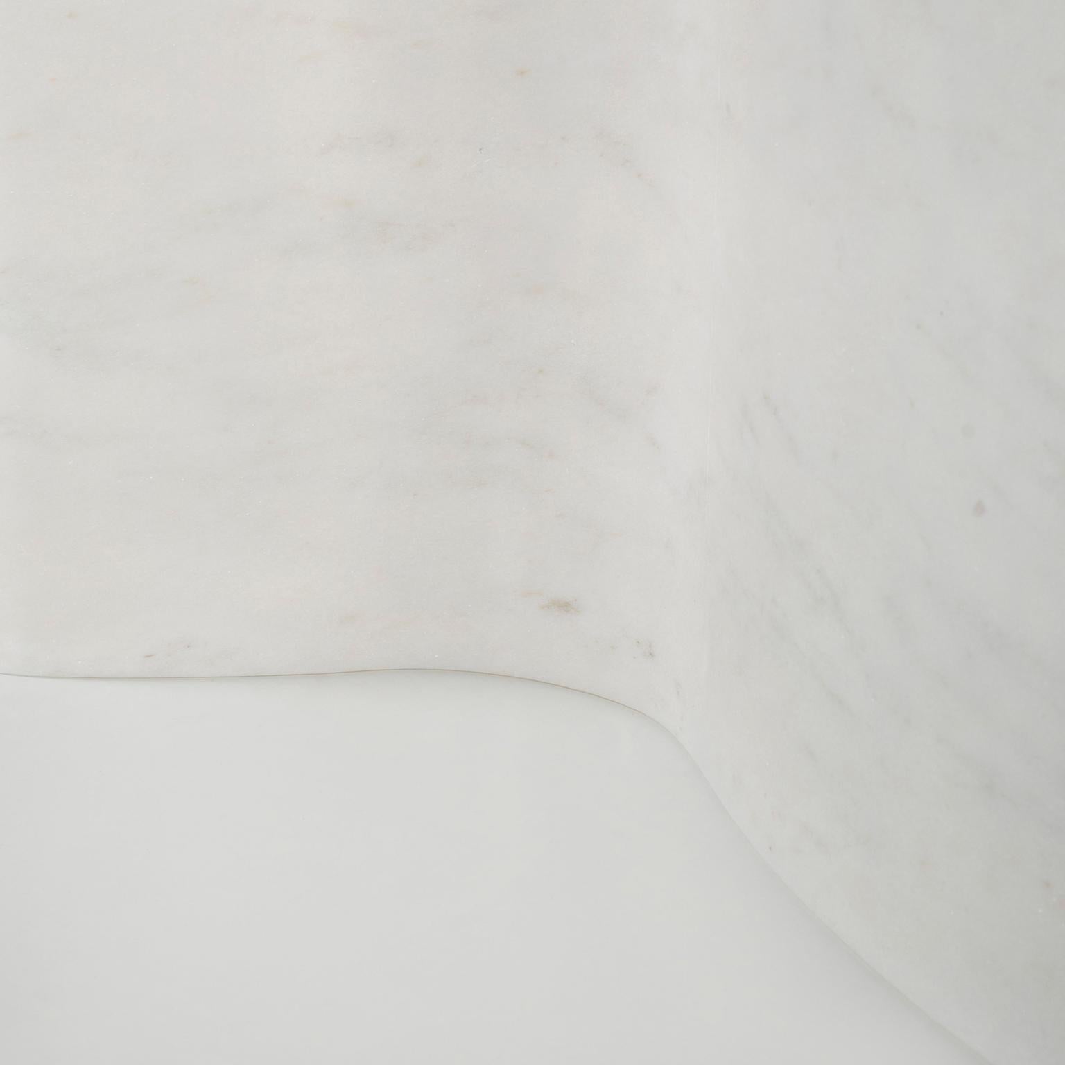 Moderner Windy Calacatta-Marmor-Esstisch, handgefertigt in Portugal von Greenapple im Angebot 1