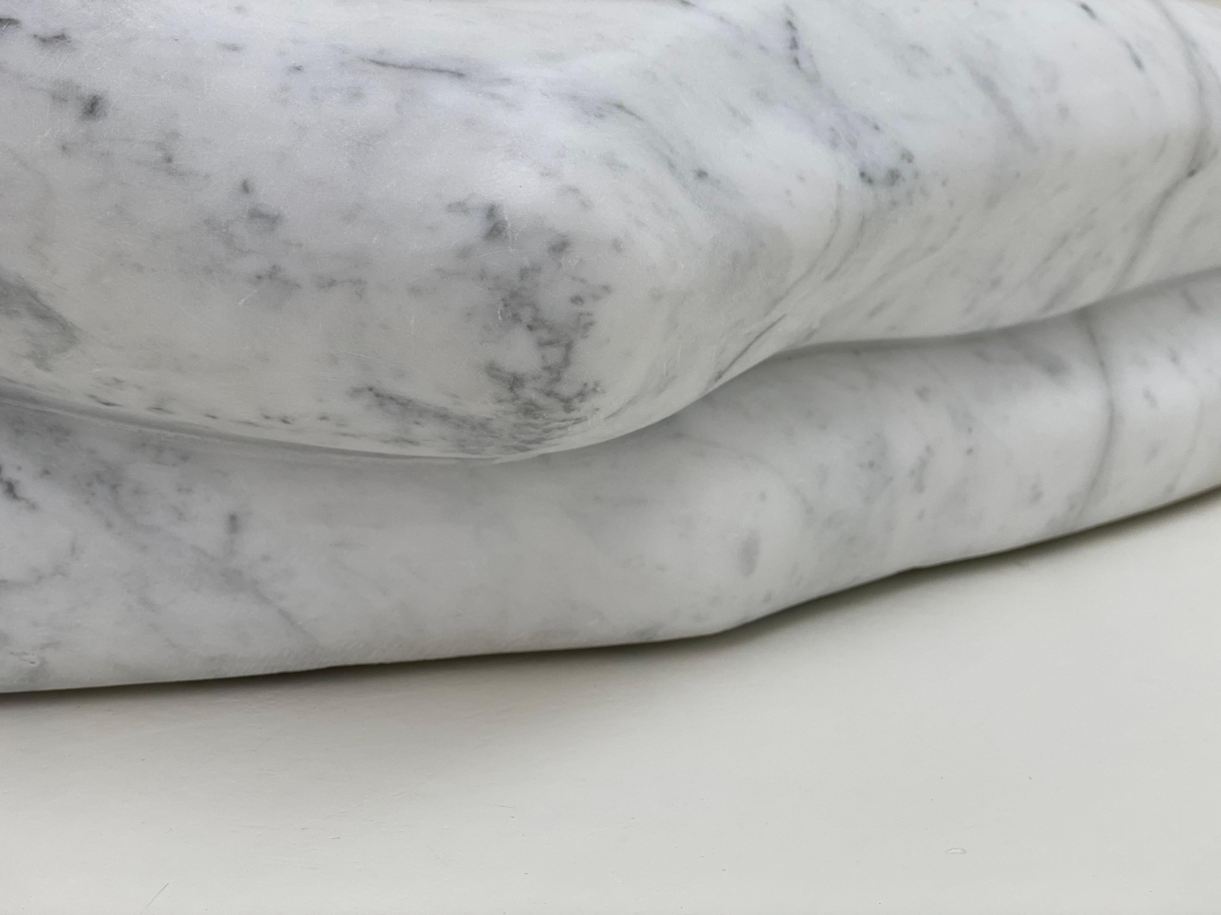 Escultura de arte contemporáneo en mármol de Roos Schneijderberg Holandés en venta