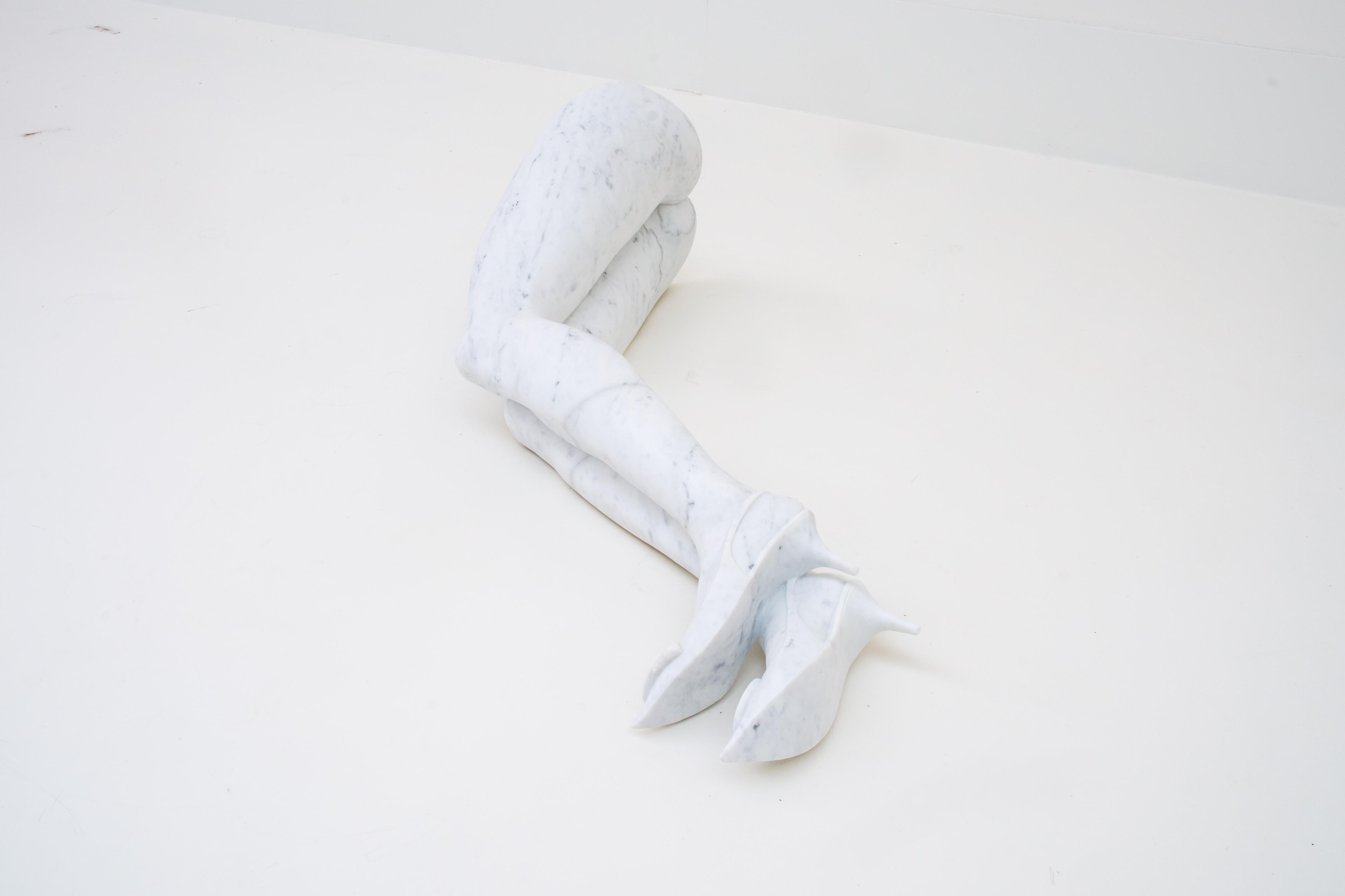 Escultura de arte contemporáneo en mármol de Roos Schneijderberg Mármol de Carrara en venta