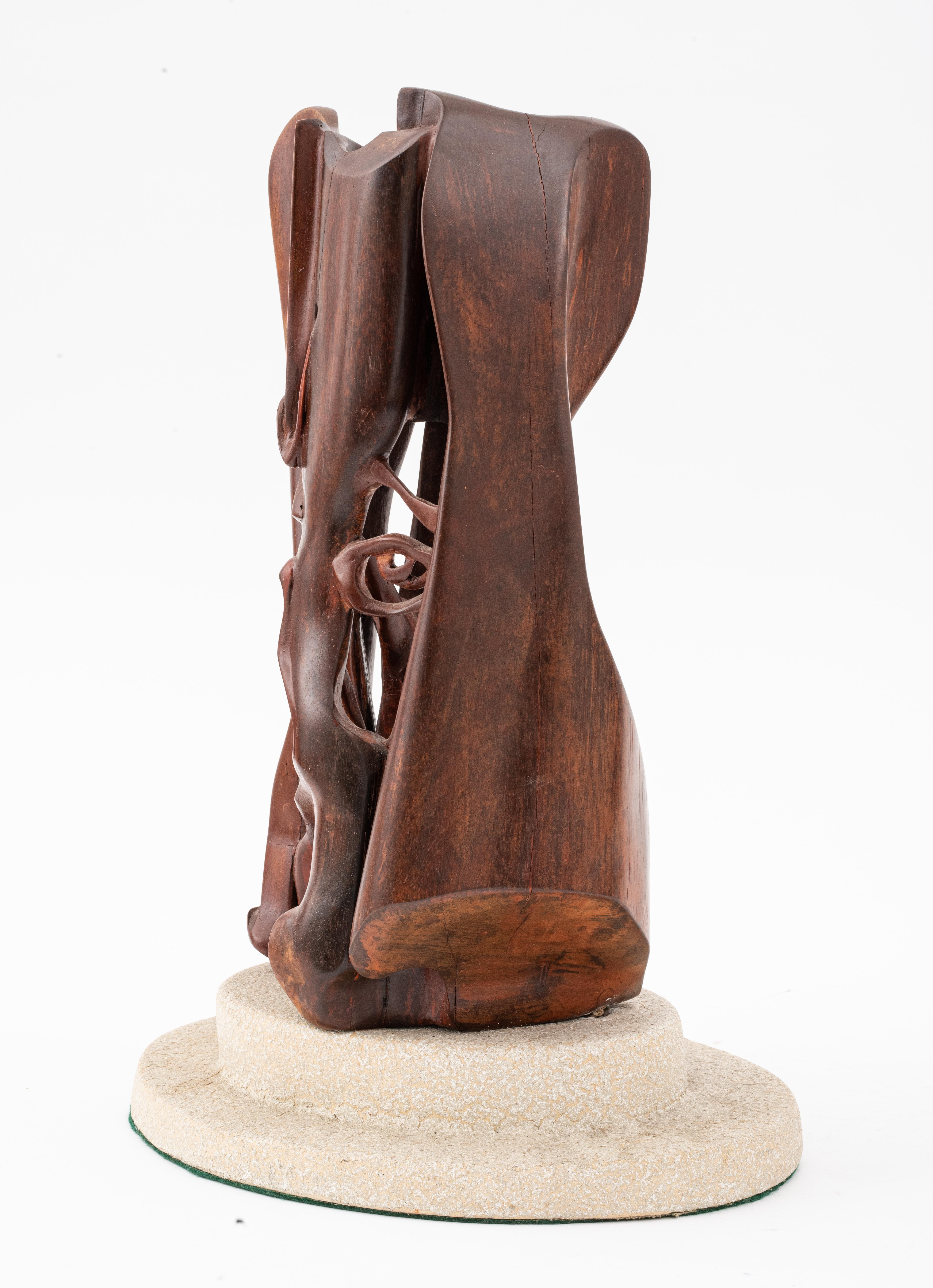 Sculpté à la main Sculpture moderne en bois sculpté représentant un visage de formes abstraites  en vente