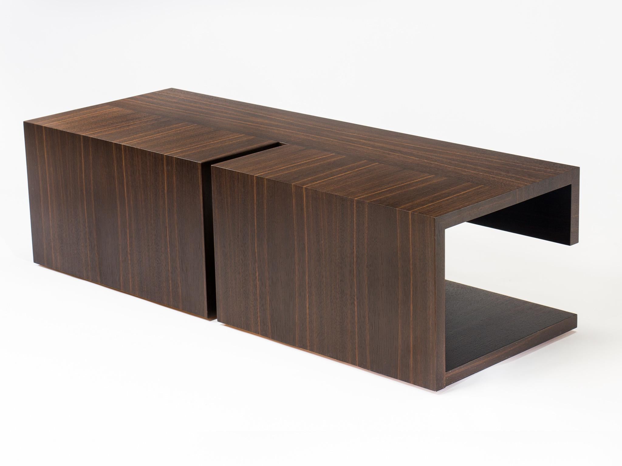 Moderne Table basse moderne en chêne d'ébène fumé, par Studio DiPaolo en vente