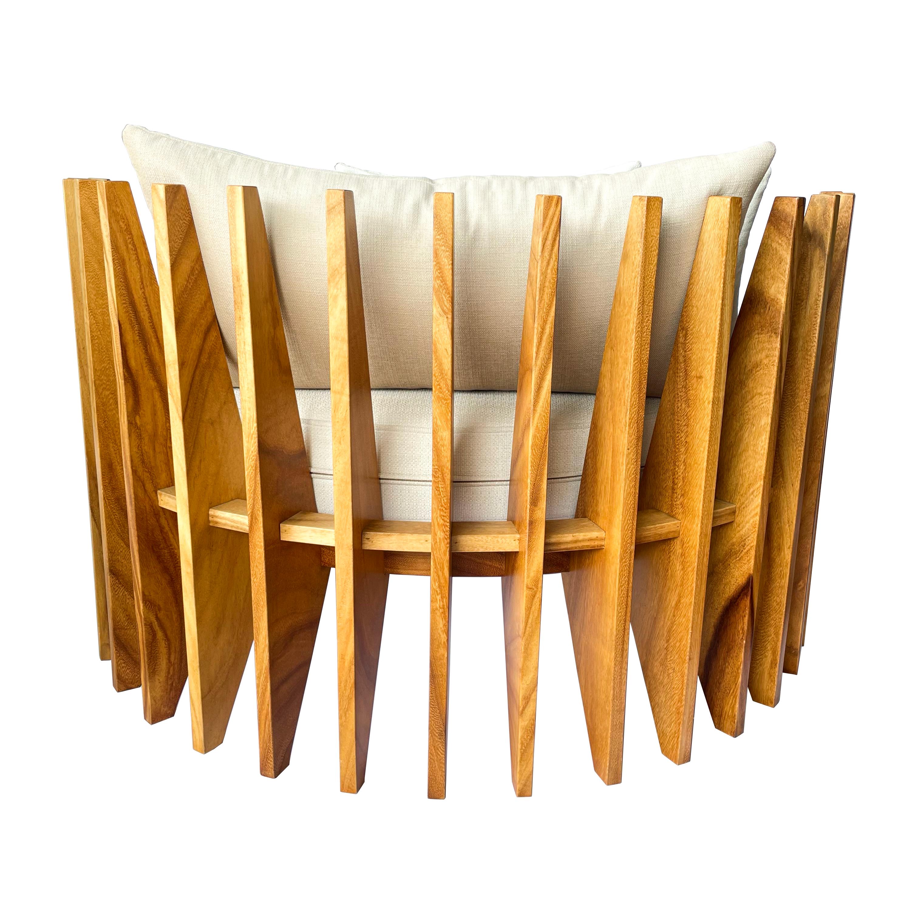 Modernes modernes Holz-Tagesbett von Pierre Sarkis (21. Jahrhundert und zeitgenössisch) im Angebot
