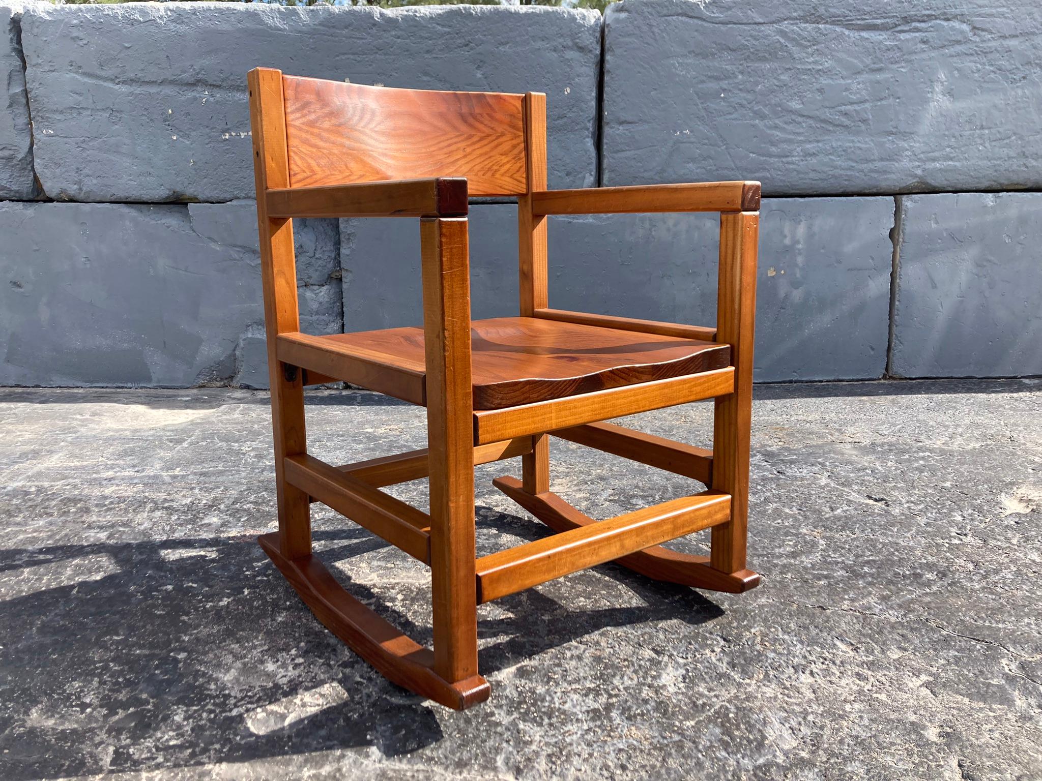 fauteuil en bois moderne