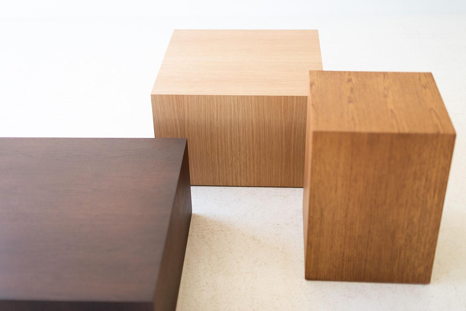XXIe siècle et contemporain Table d'appoint moderne en bois et chêne en vente