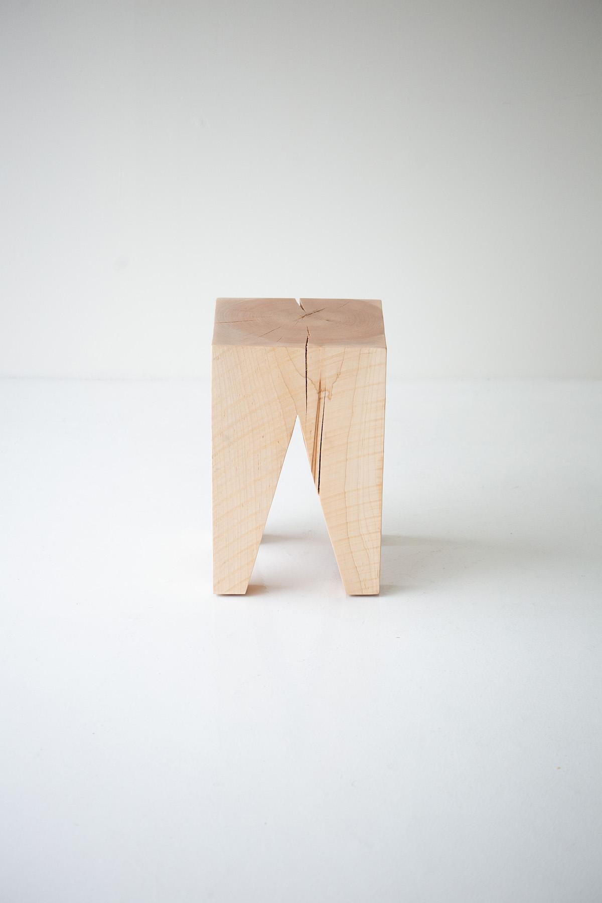 Américain Tabouret en bois moderne - The Vega en vente