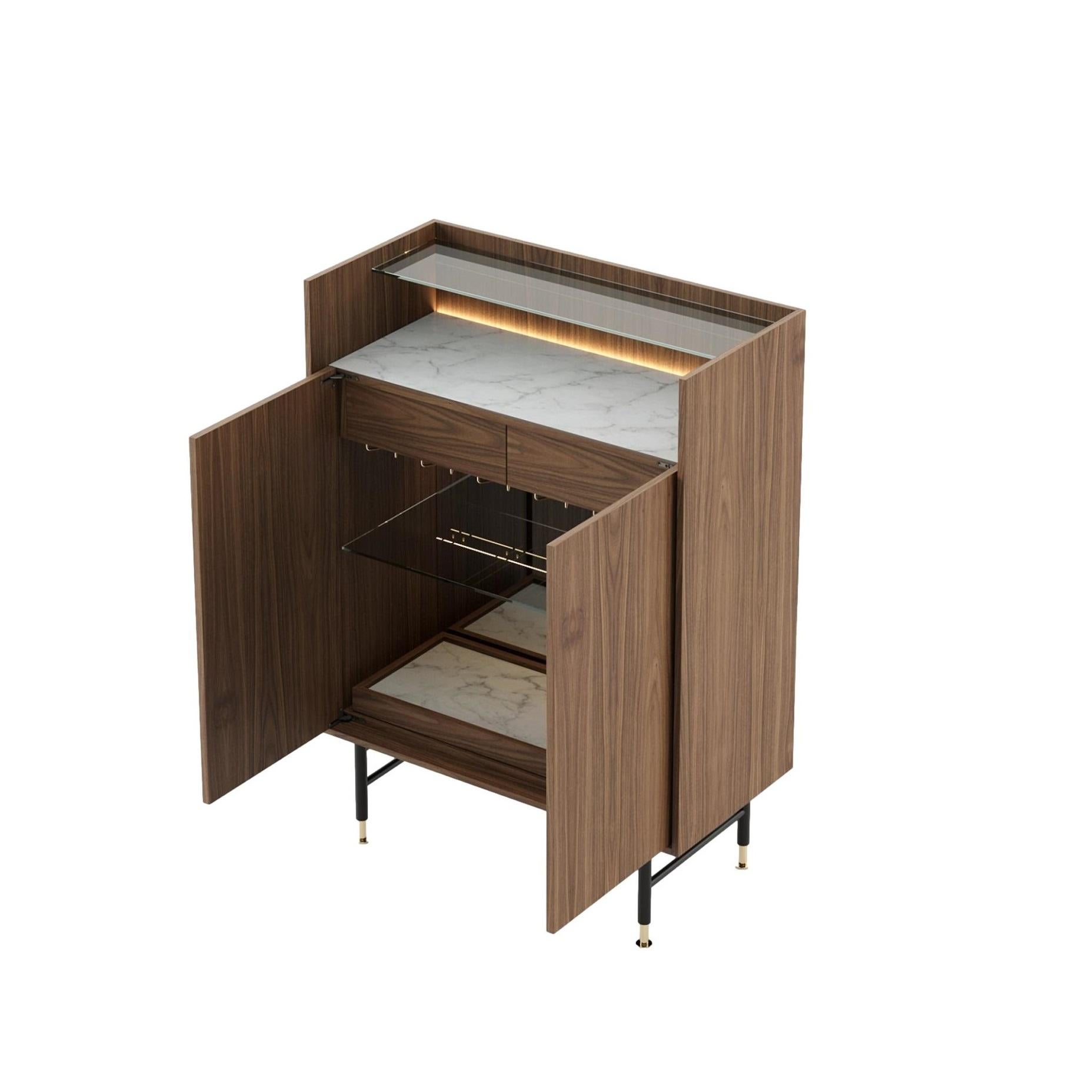 Portoghese Mobile bar moderno in legno con inserti in vetro e marmo in vendita