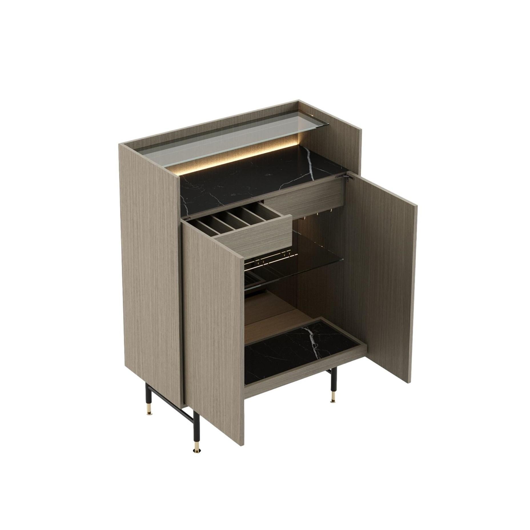 Metallo Mobile bar moderno in legno con inserti in vetro e marmo in vendita