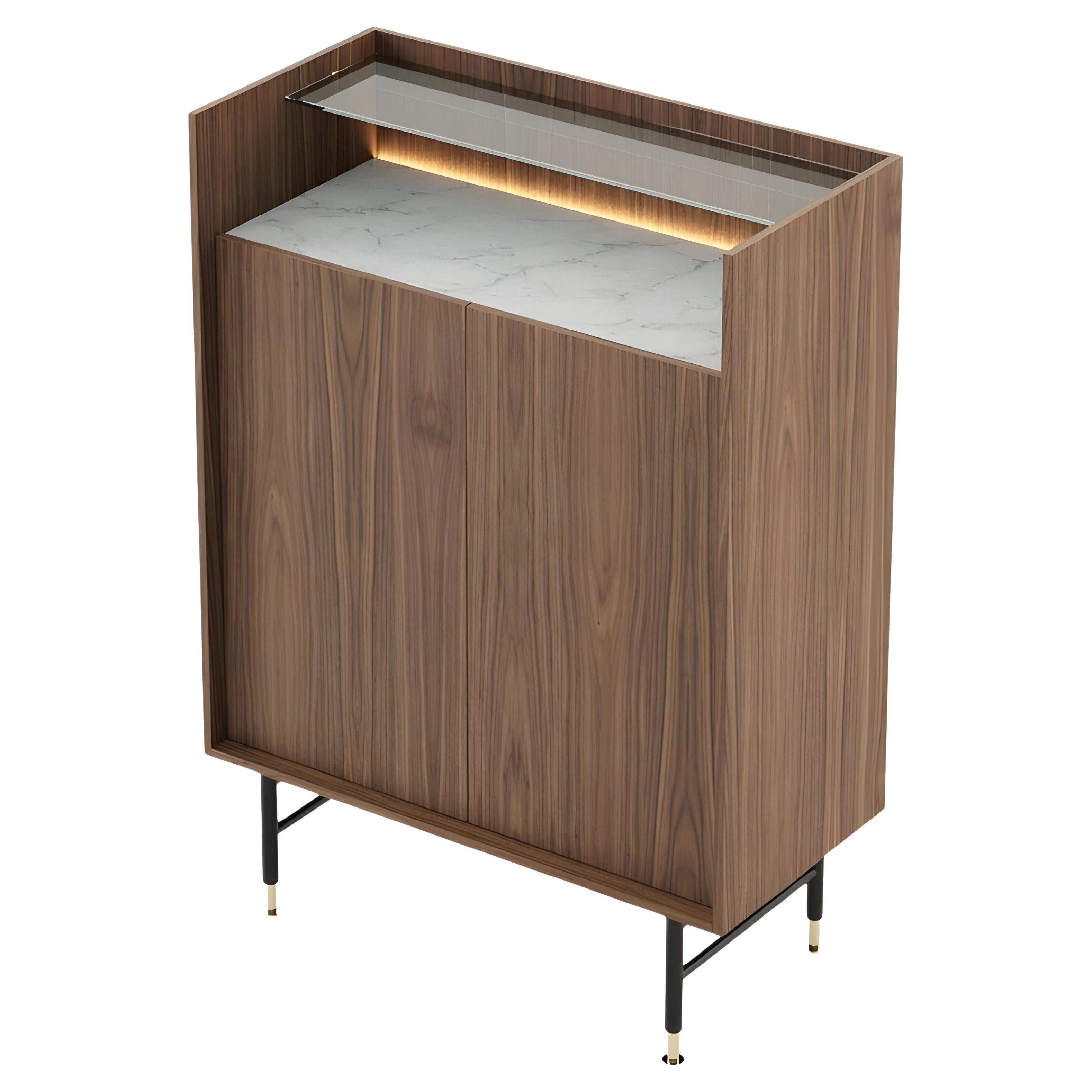 Meuble bar moderne en bois avec accents en verre et en marbre