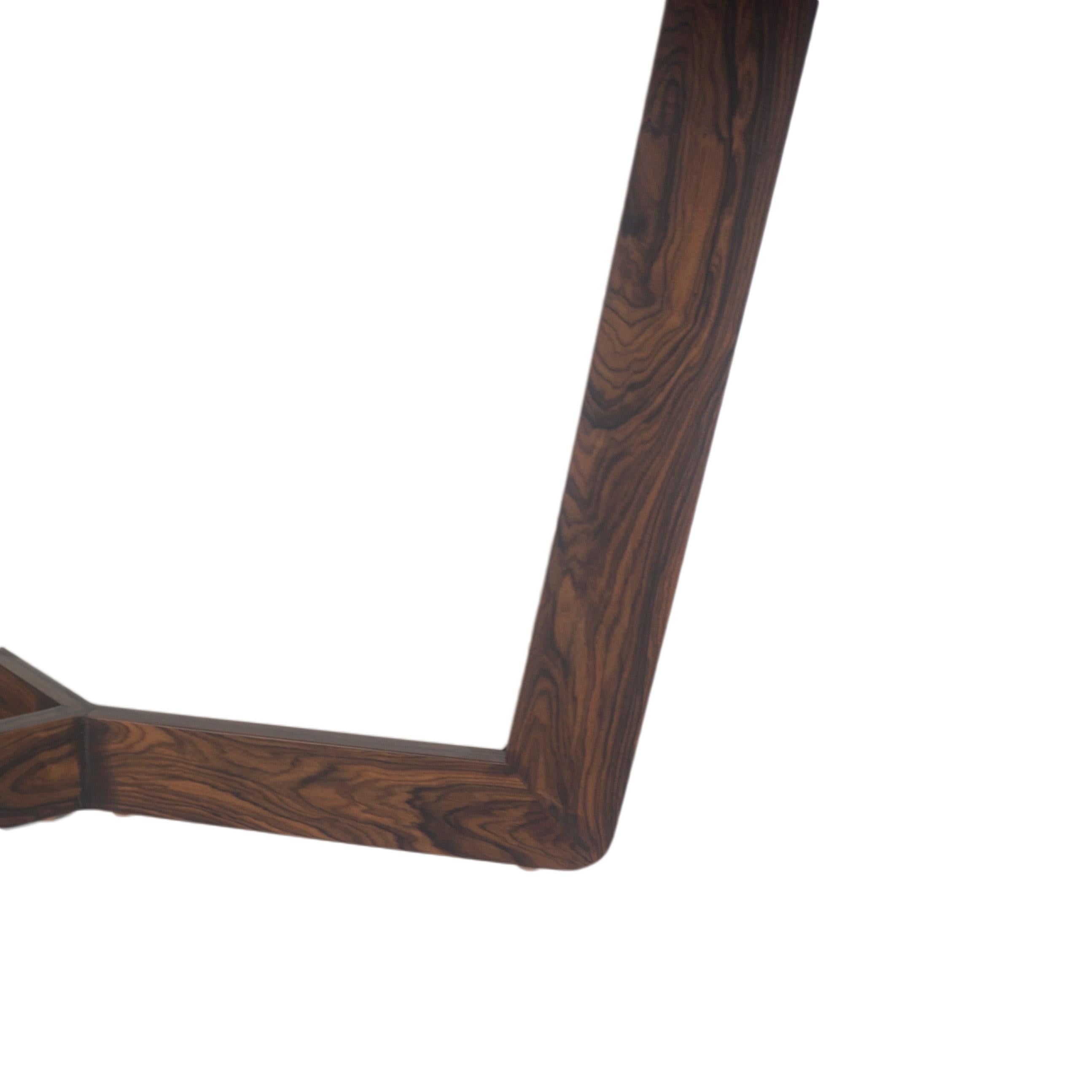 Moderner moderner Esstisch aus Holz im Angebot 7