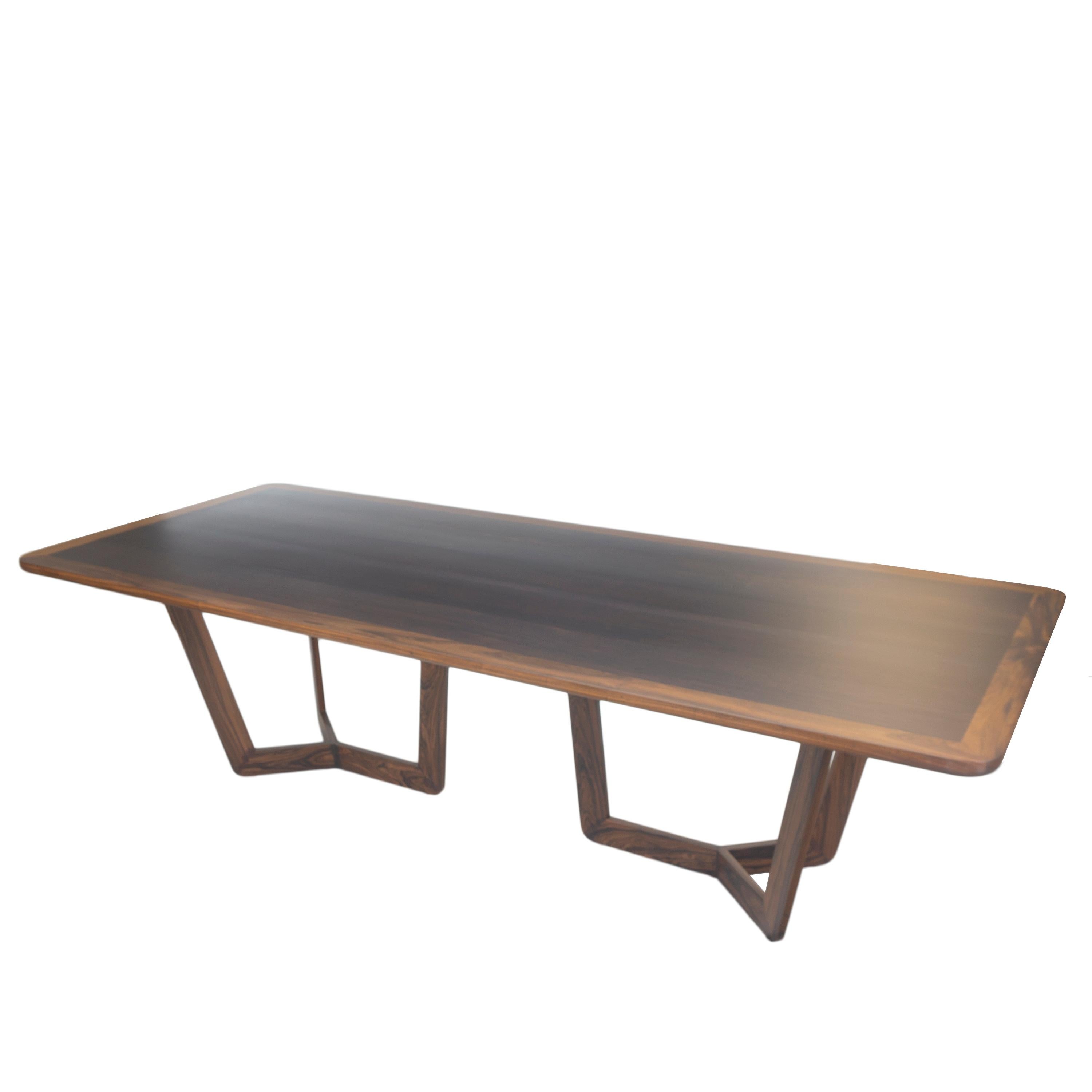 Américain Table de salle à manger moderne en bois en vente