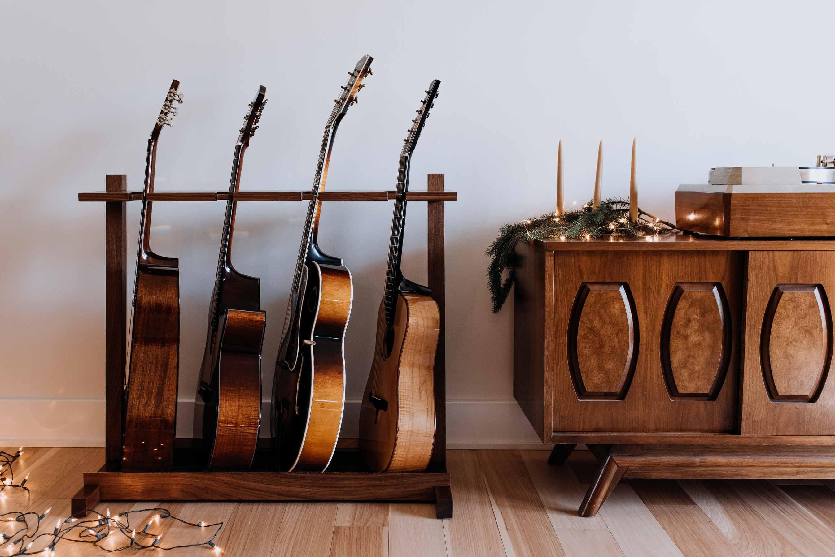 Moderner Holz- Gitarrenständer aus Holz – Olin-Modell (Asche)