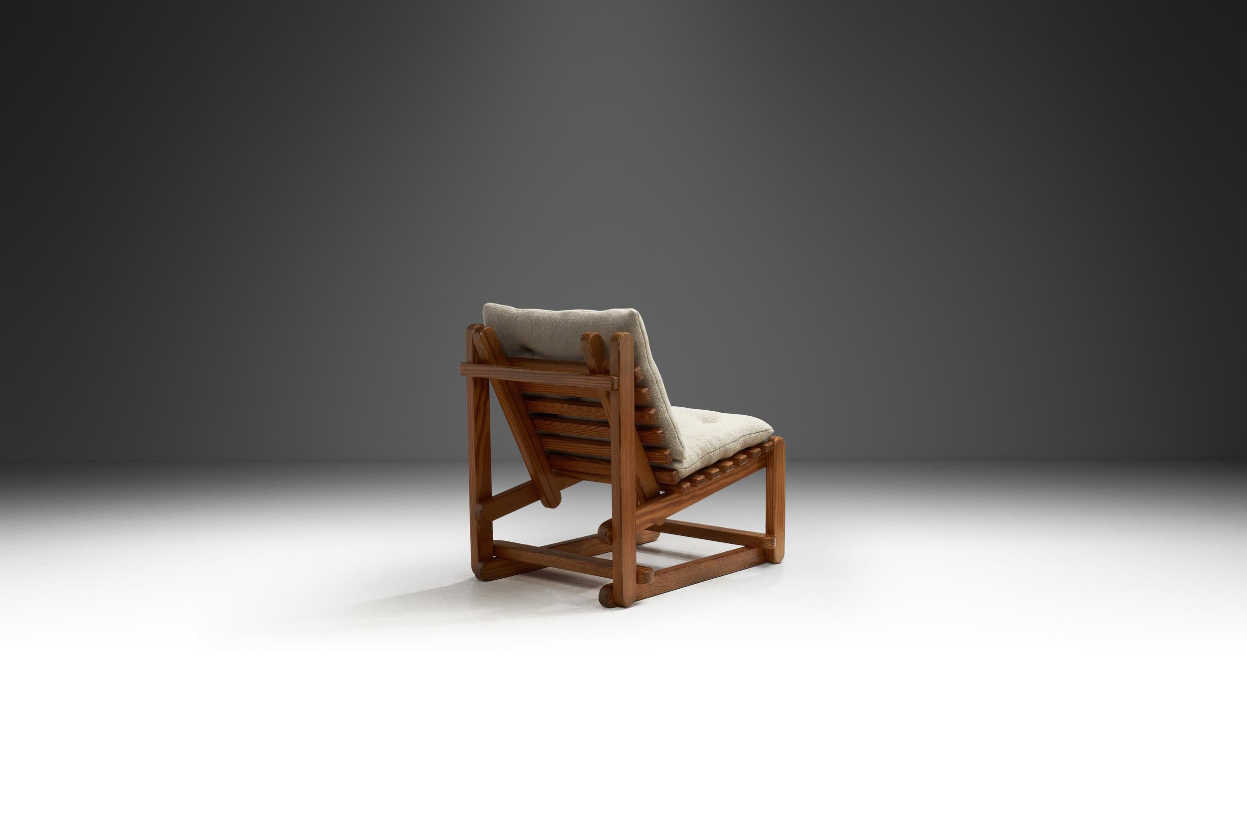 European Modern Wooden Lounge Chair with Upholstered Cushions, Europe Mid-20th Century For Sale