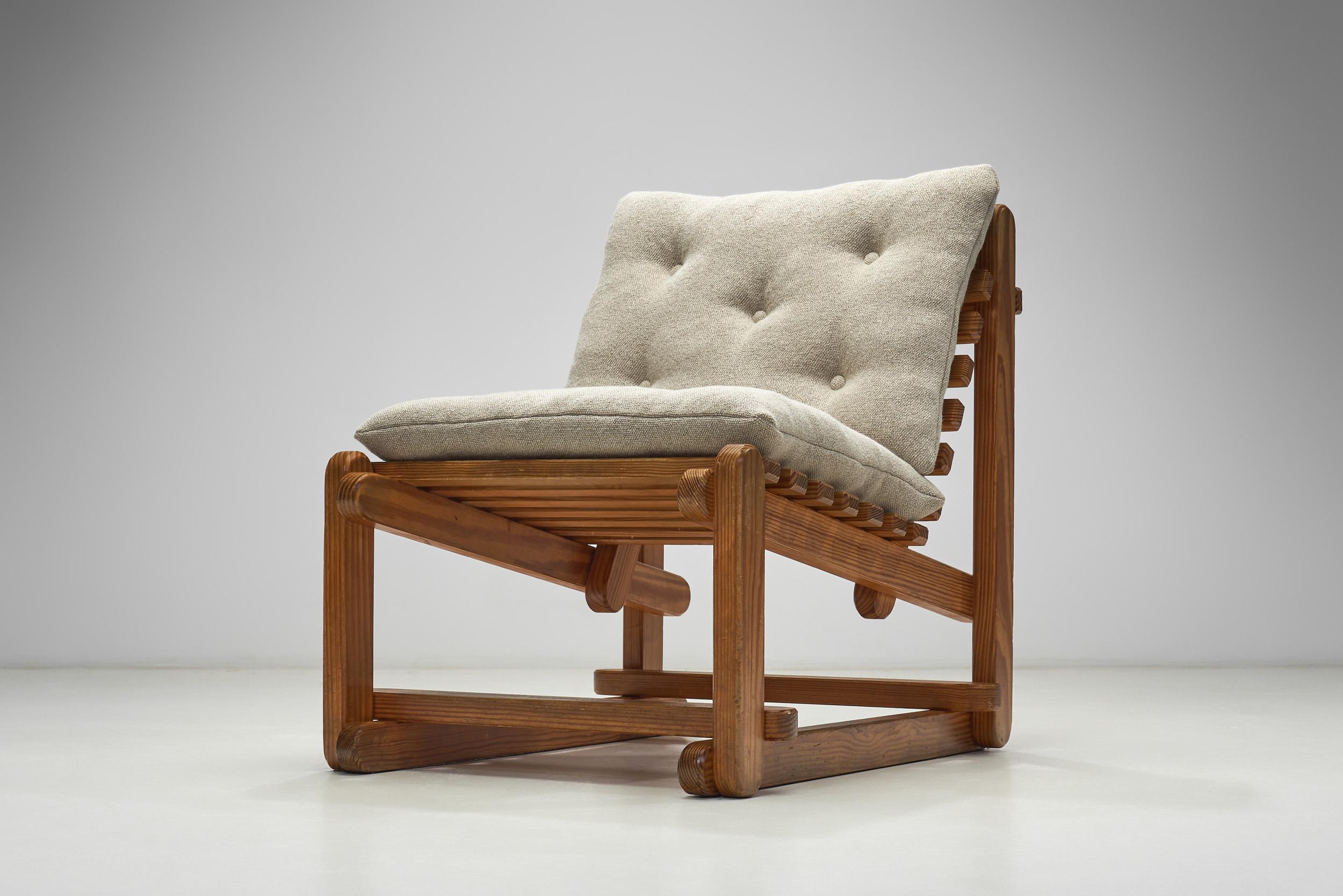 Fabric Modern Wooden Lounge Chair with Upholstered Cushions, Europe Mid-20th Century For Sale