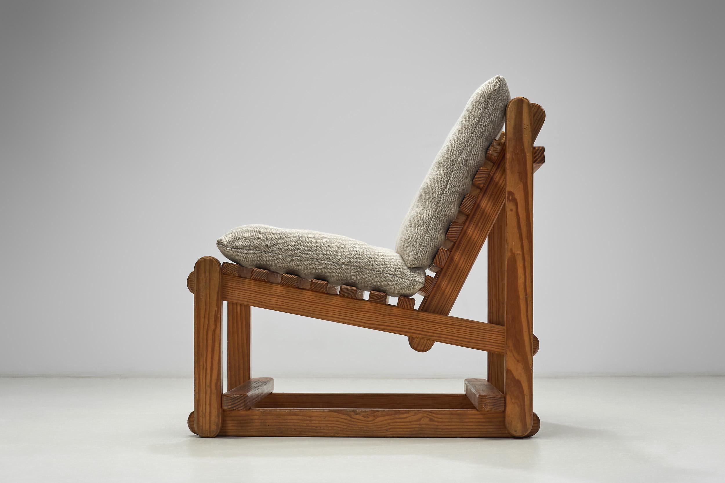 Modern Wooden Lounge Chair with Upholstered Cushions, Europe Mid-20th Century For Sale 1