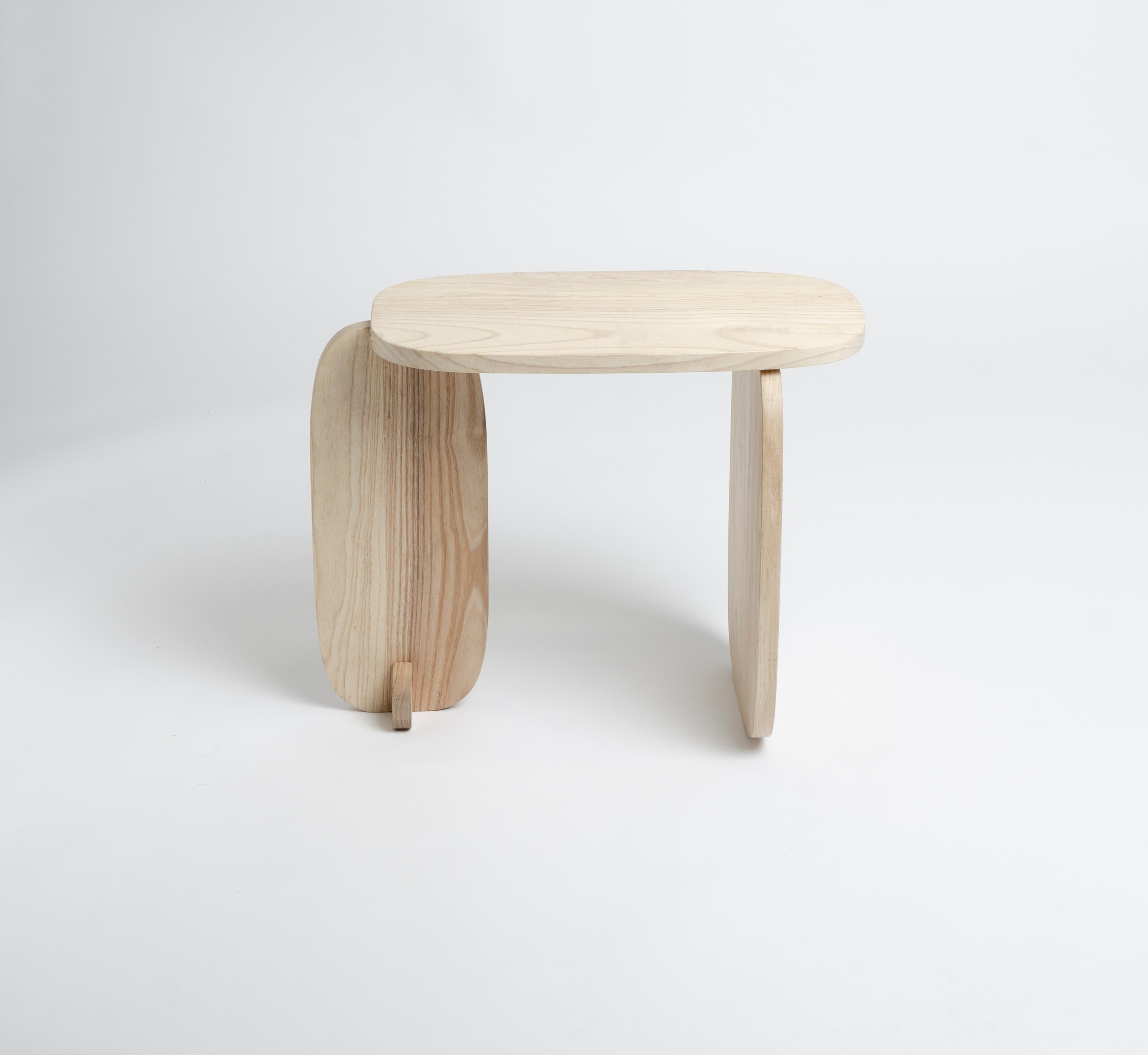 Modern wooden side table.  In New Condition For Sale In PONFERRADA, ES