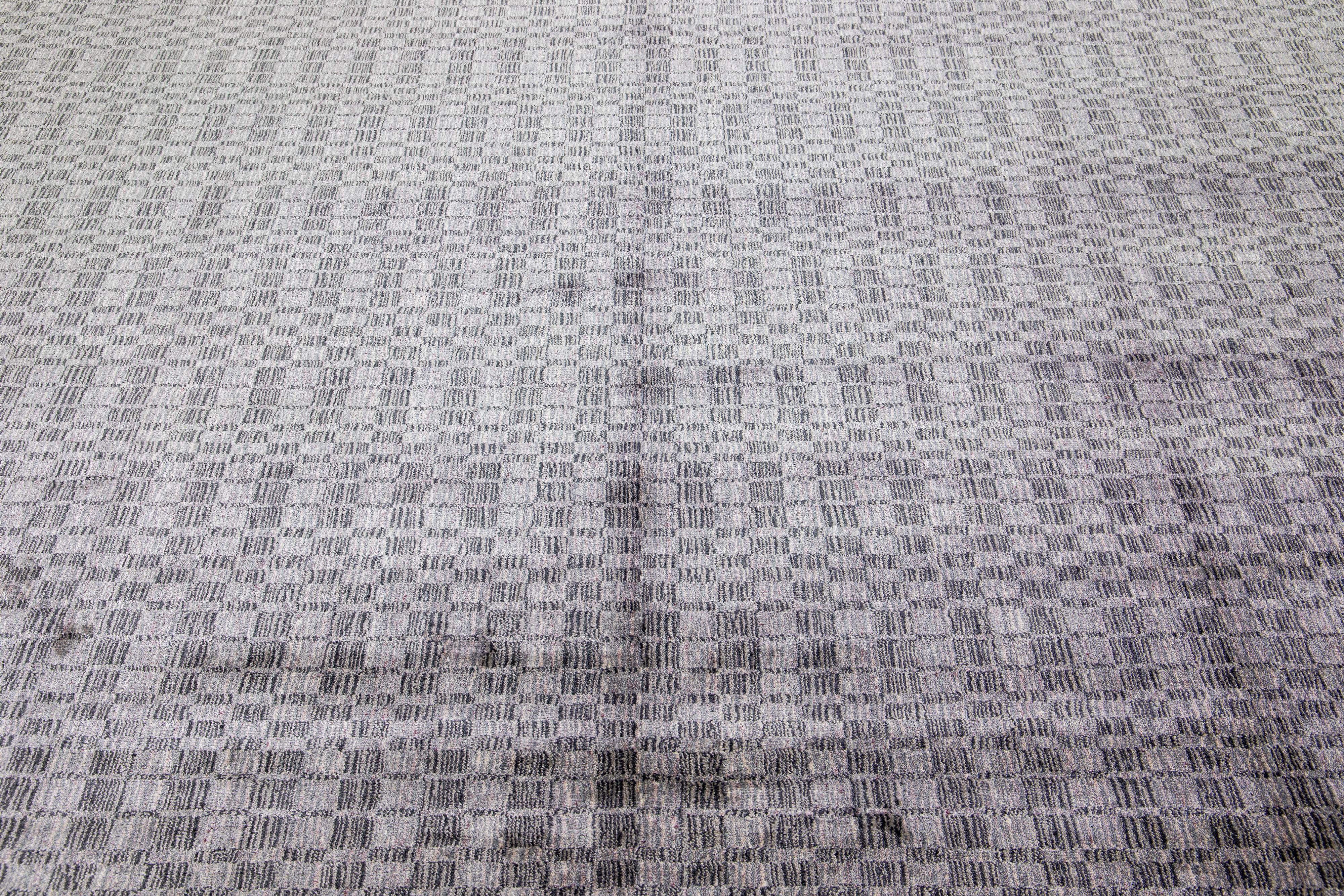 Contemporary Modern Wool & Silk Gray Rug Handmade with Geometric Design For Sale