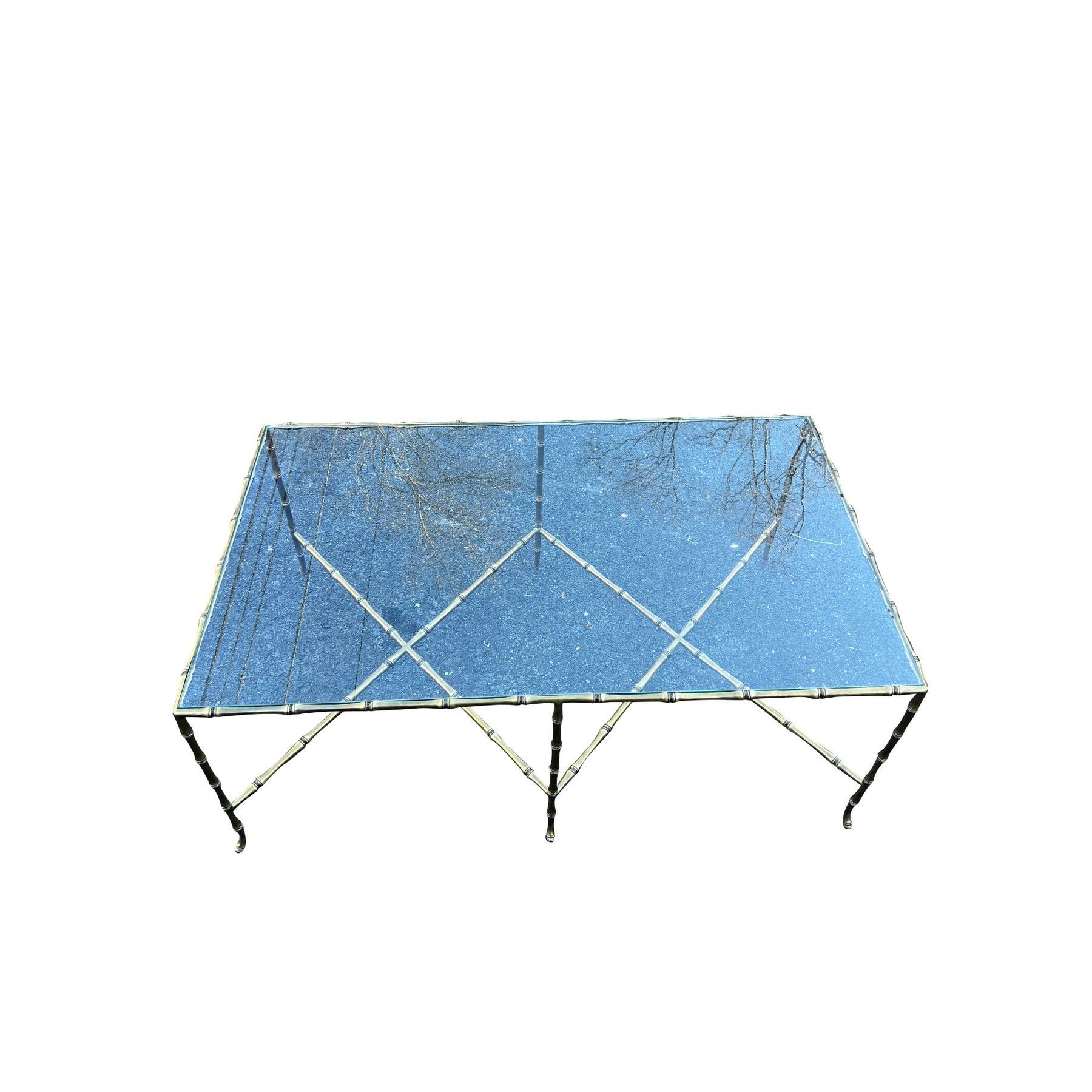 Métal Table basse moderne en X, laiton doré et verre faux bambou de style Maison Bagues en vente