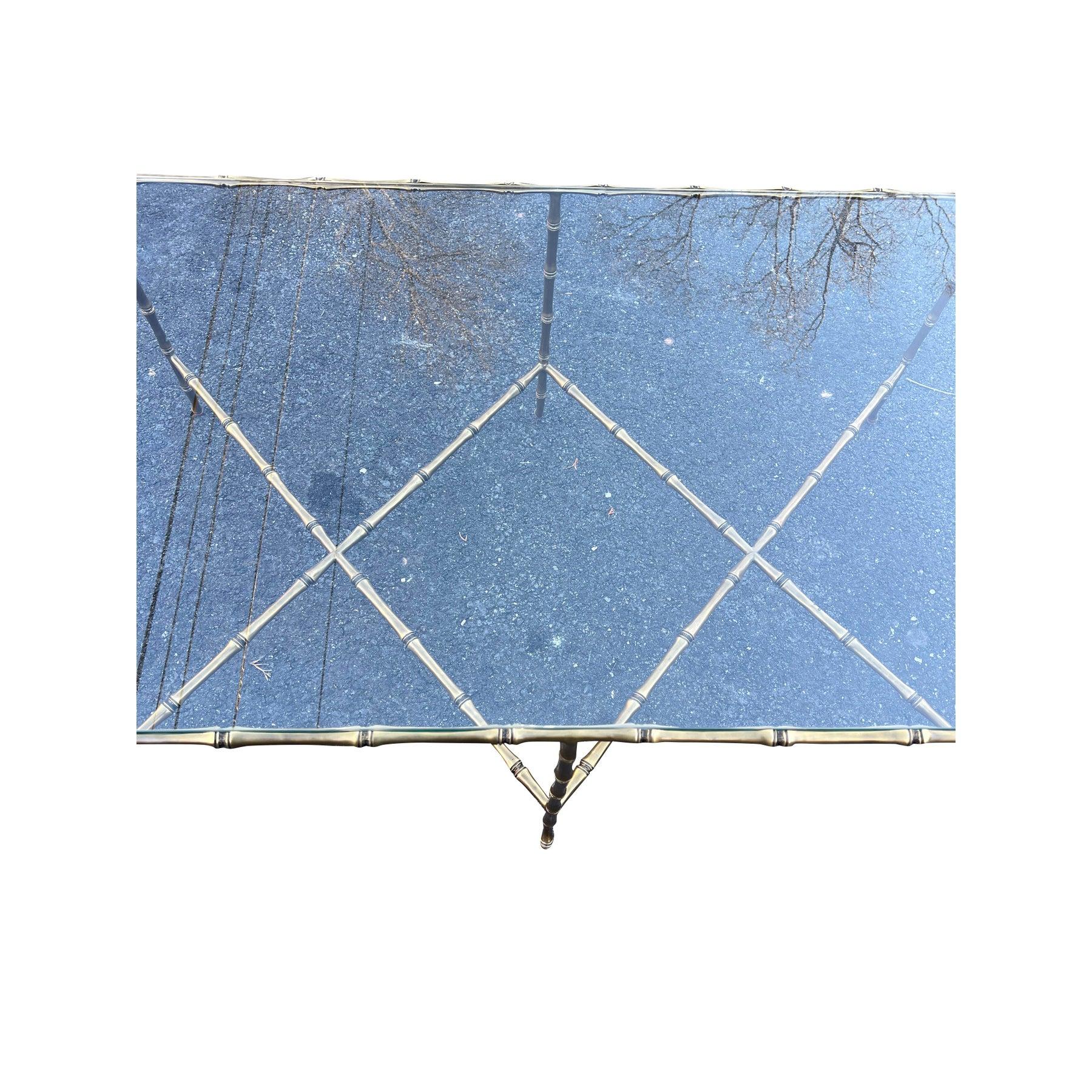 Table basse moderne en X, laiton doré et verre faux bambou de style Maison Bagues en vente 1
