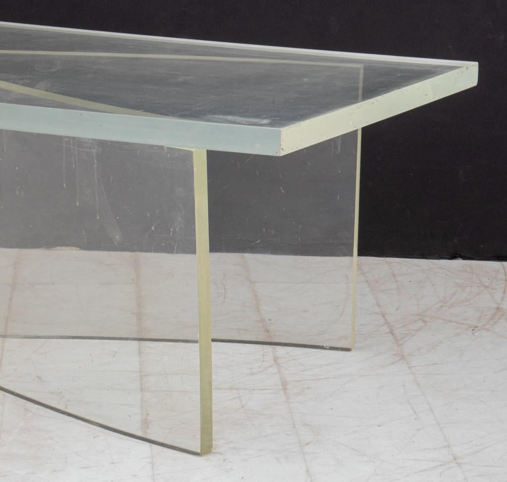 Modern X Form Lucite Coffee Table, 1970s In Good Condition For Sale In New York, NY