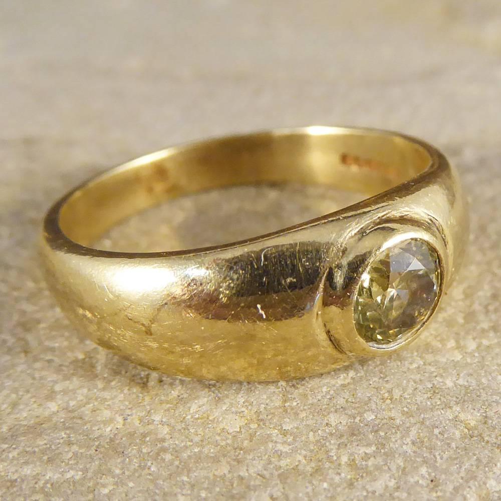 This stunning contemporary ring features a single yellow diamond in a 9ct gold band. 

Simple and classic, the stone adds a stylish glow to the piece!

Ring Size: UK P 1/2 or US 8 

Condition: Very Good, slightest signs of wear due to age and
