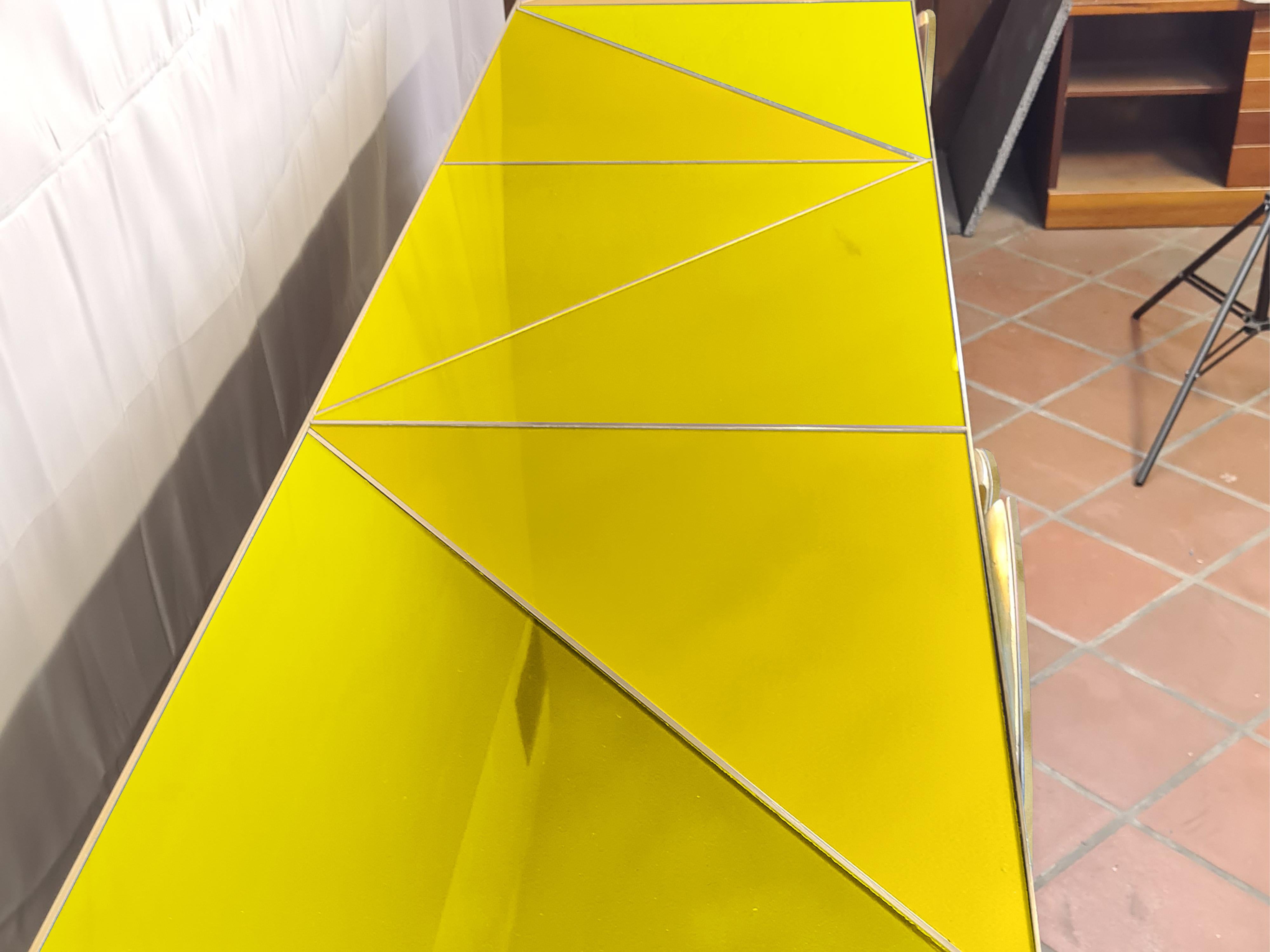 Aparador Moderno Amarillo de Cuatro Puertas con Cristal de Murano Disponible - Made in Italy Italian en venta