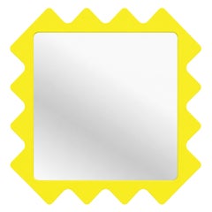 Espejo Oberig 44: un moderno y llamativo espejo geométrico amarillo para la pared, en color RAL a medida