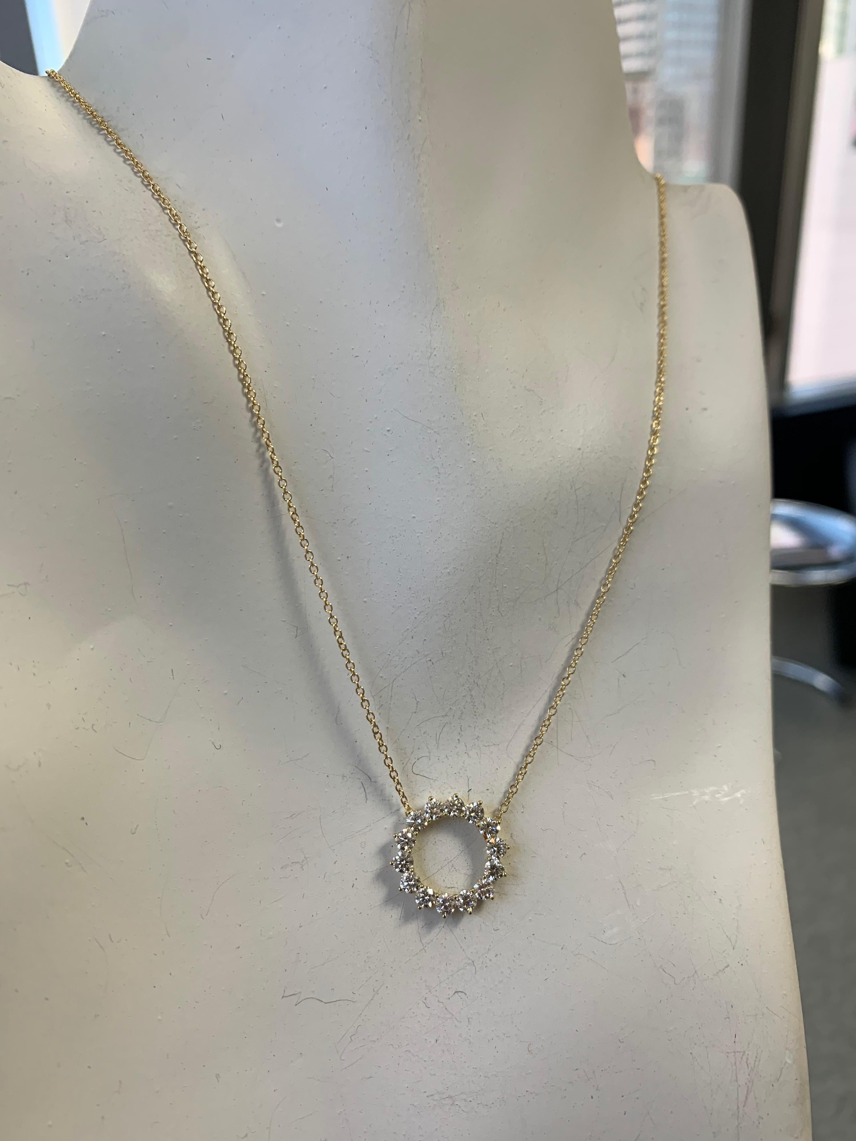 Colgante Artesanal de Oro Amarillo Moderno con Diamante Brillante Redondo Natural de 1,28 Quilates en venta 1