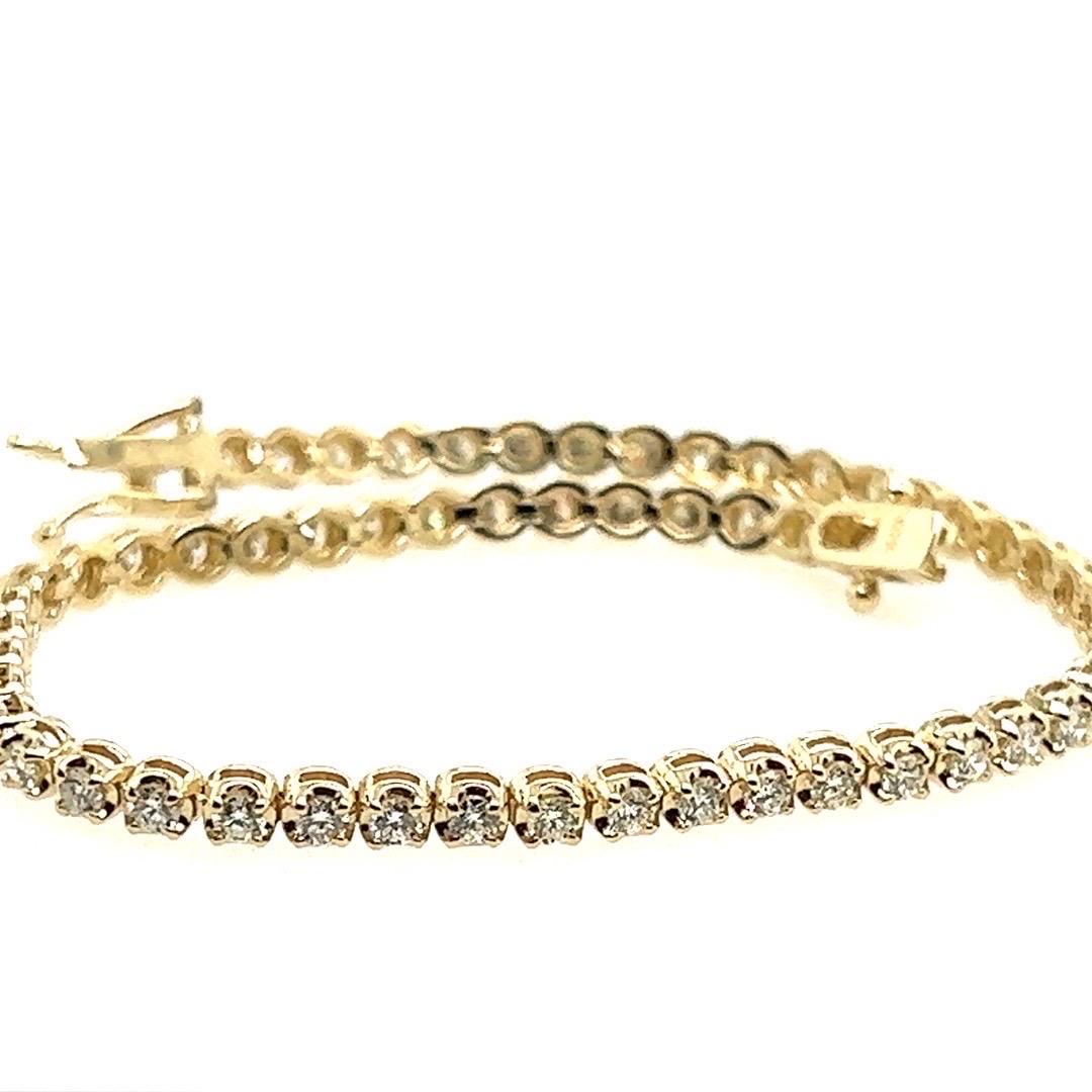 Modern Yellow Gold 2 Carat Natural Round Brilliant Diamond H Vs Tennis Bracelet In Good Condition For Sale In Los Angeles, CA