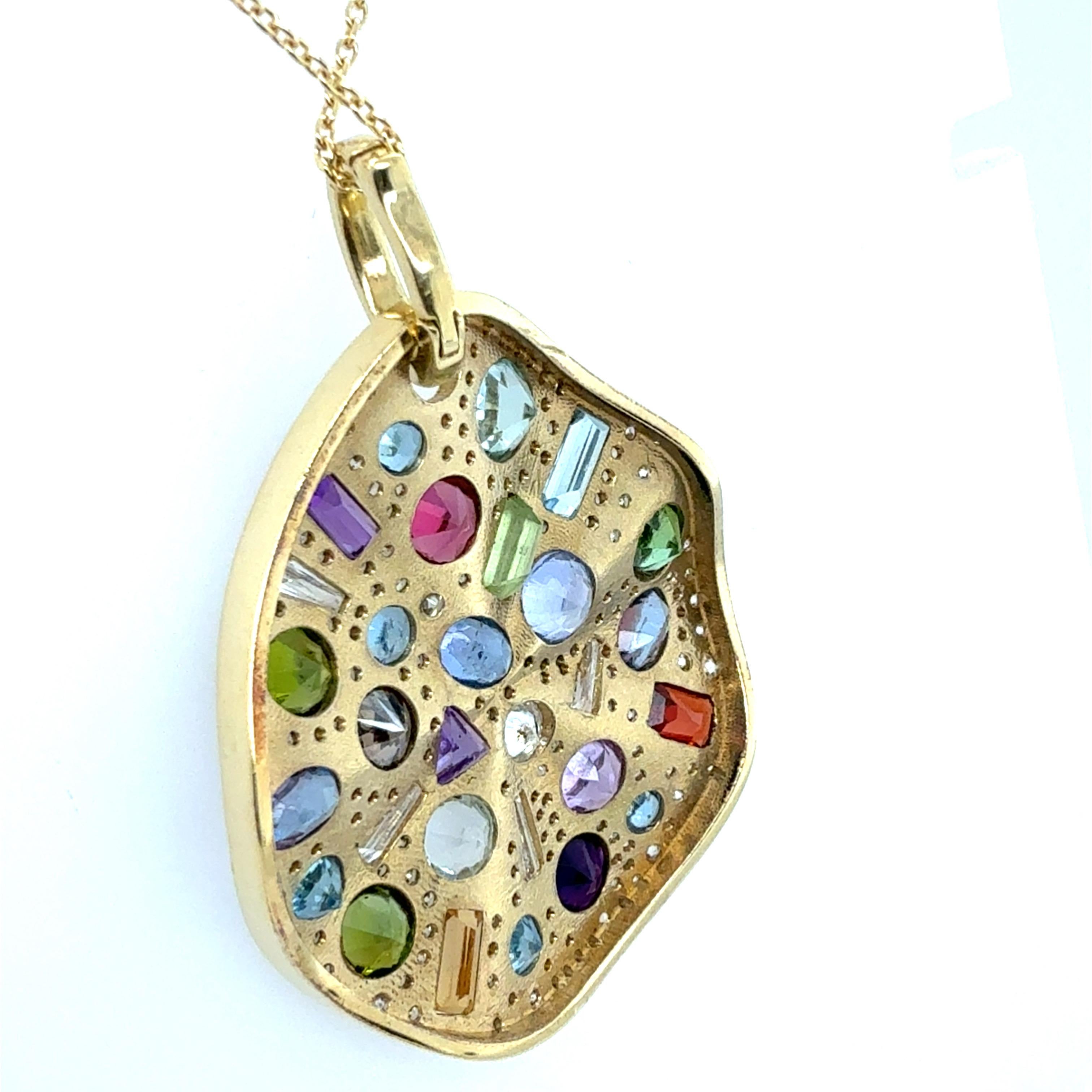 Colgante Moderno de Oro Amarillo con Diamante Natural de 4 Quilates y Declaración Multicolor Corte redondo en venta