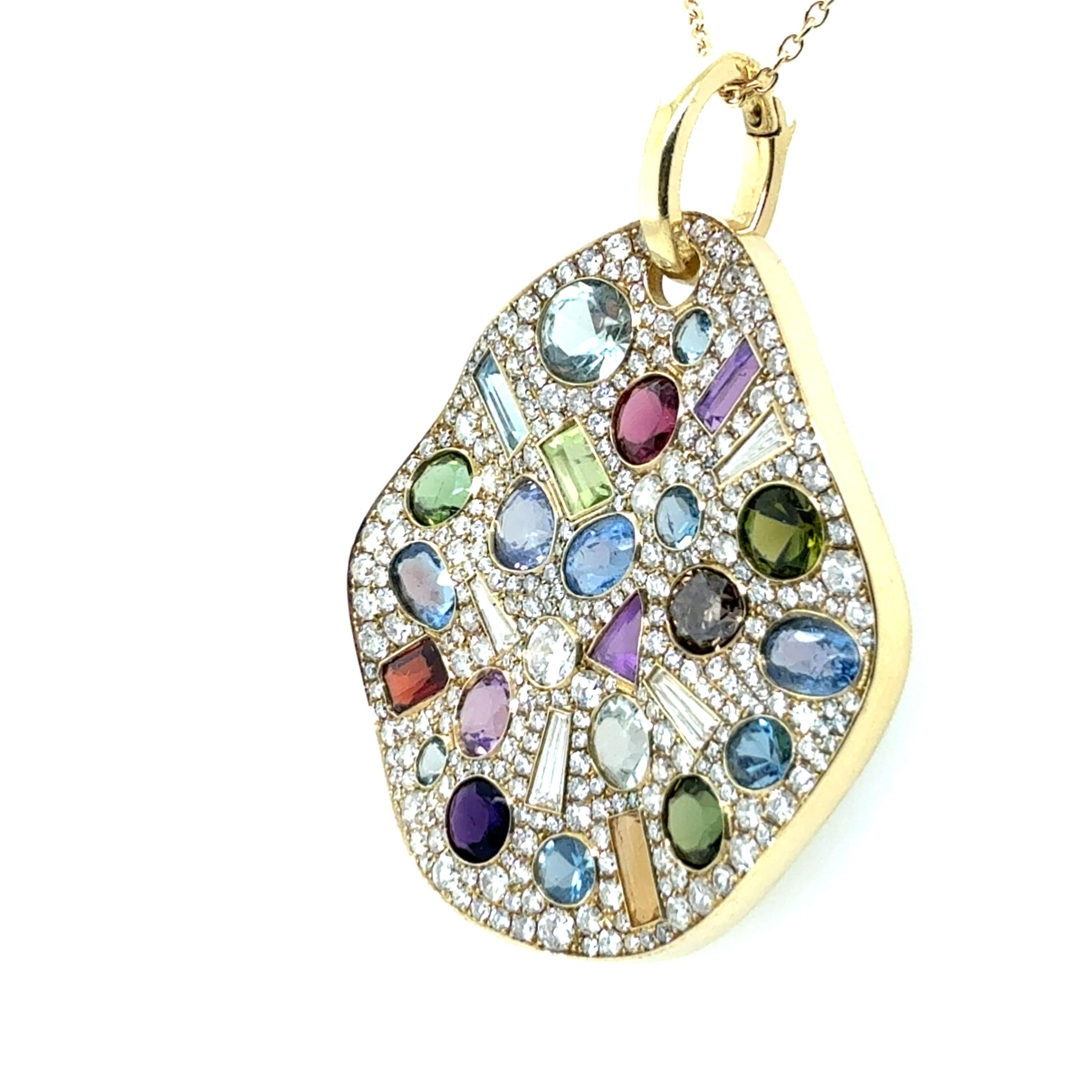 Colgante Moderno de Oro Amarillo con Diamante Natural de 4 Quilates y Declaración Multicolor en Bueno estado para la venta en Los Angeles, CA