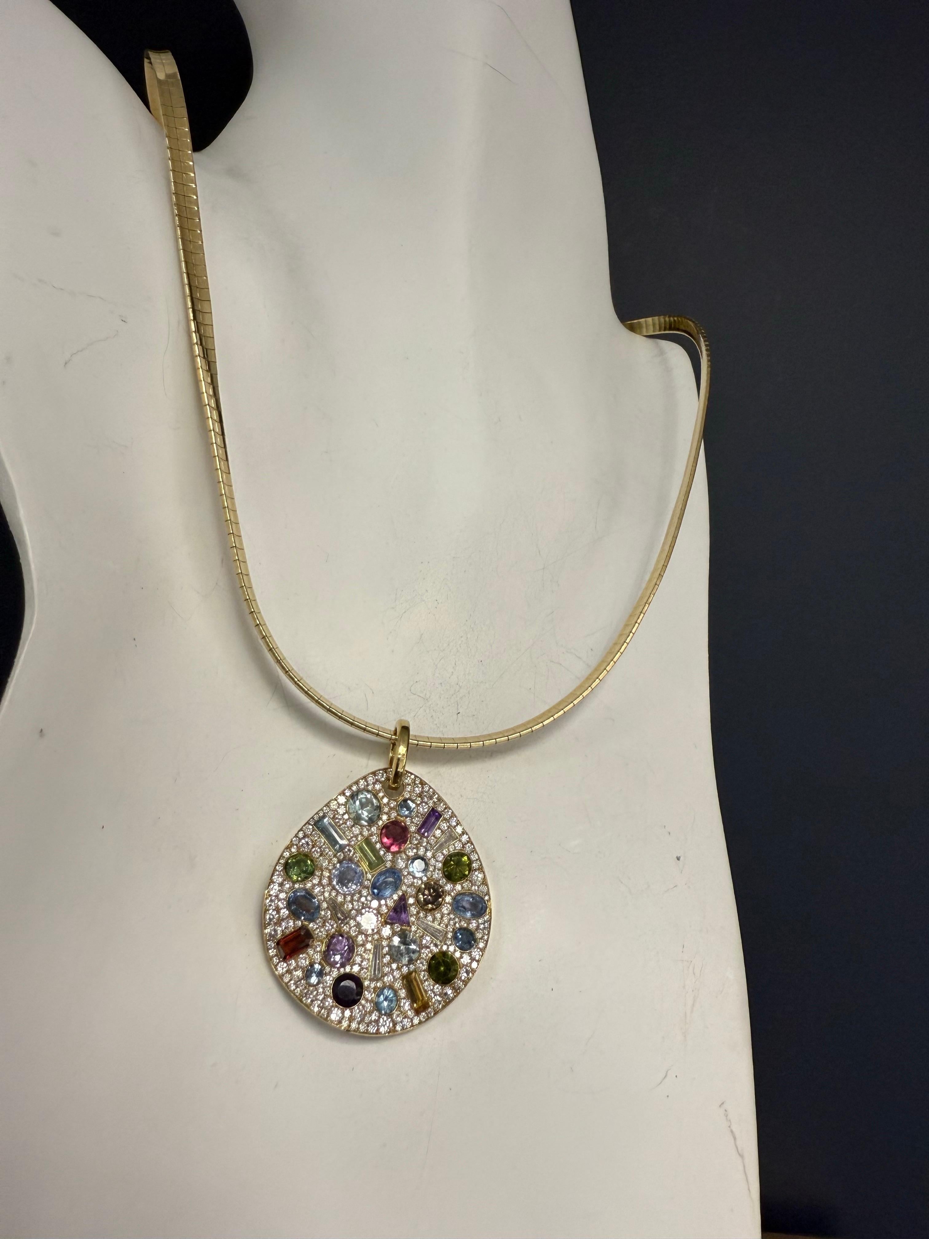 Colgante Moderno de Oro Amarillo con Diamante Natural de 4 Quilates y Declaración Multicolor en venta 2