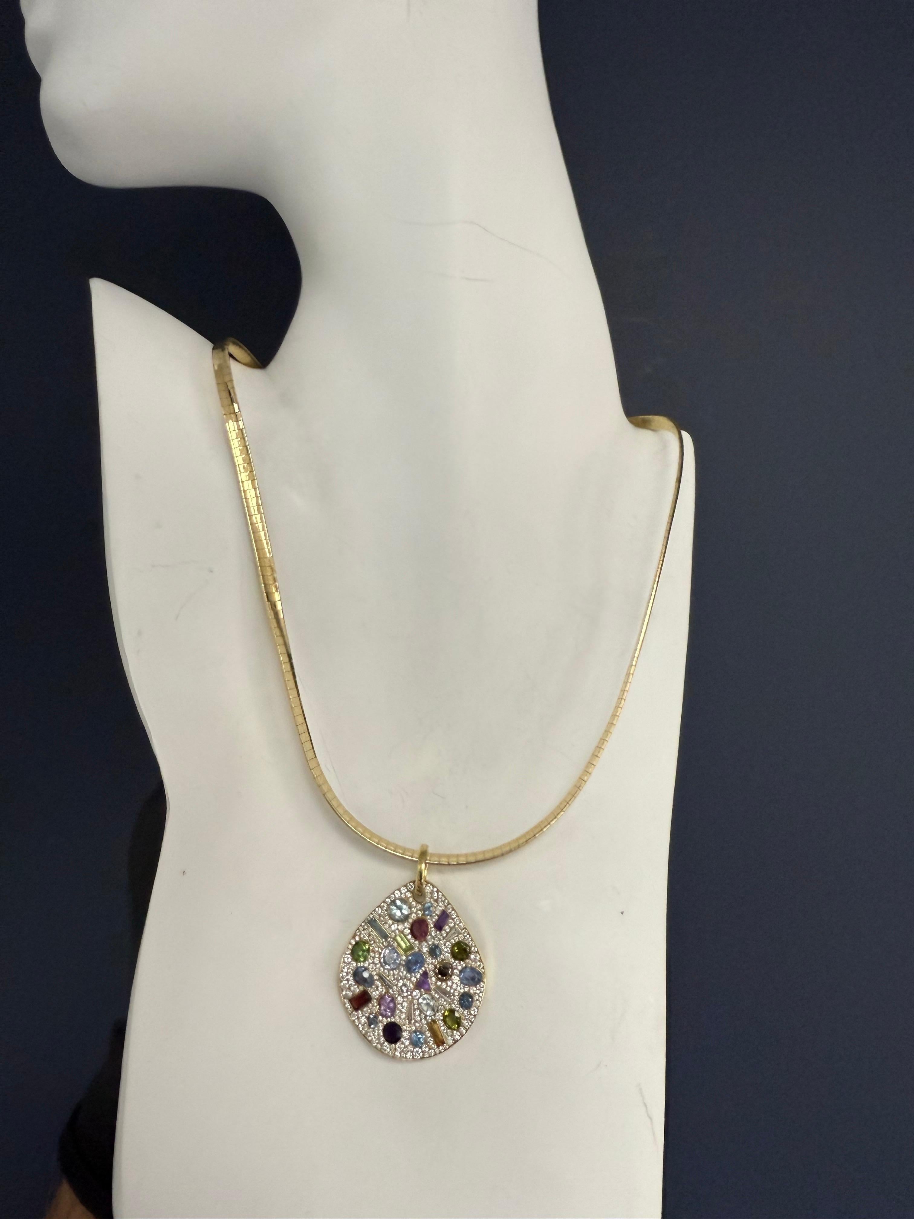 Colgante Moderno de Oro Amarillo con Diamante Natural de 4 Quilates y Declaración Multicolor en venta 4