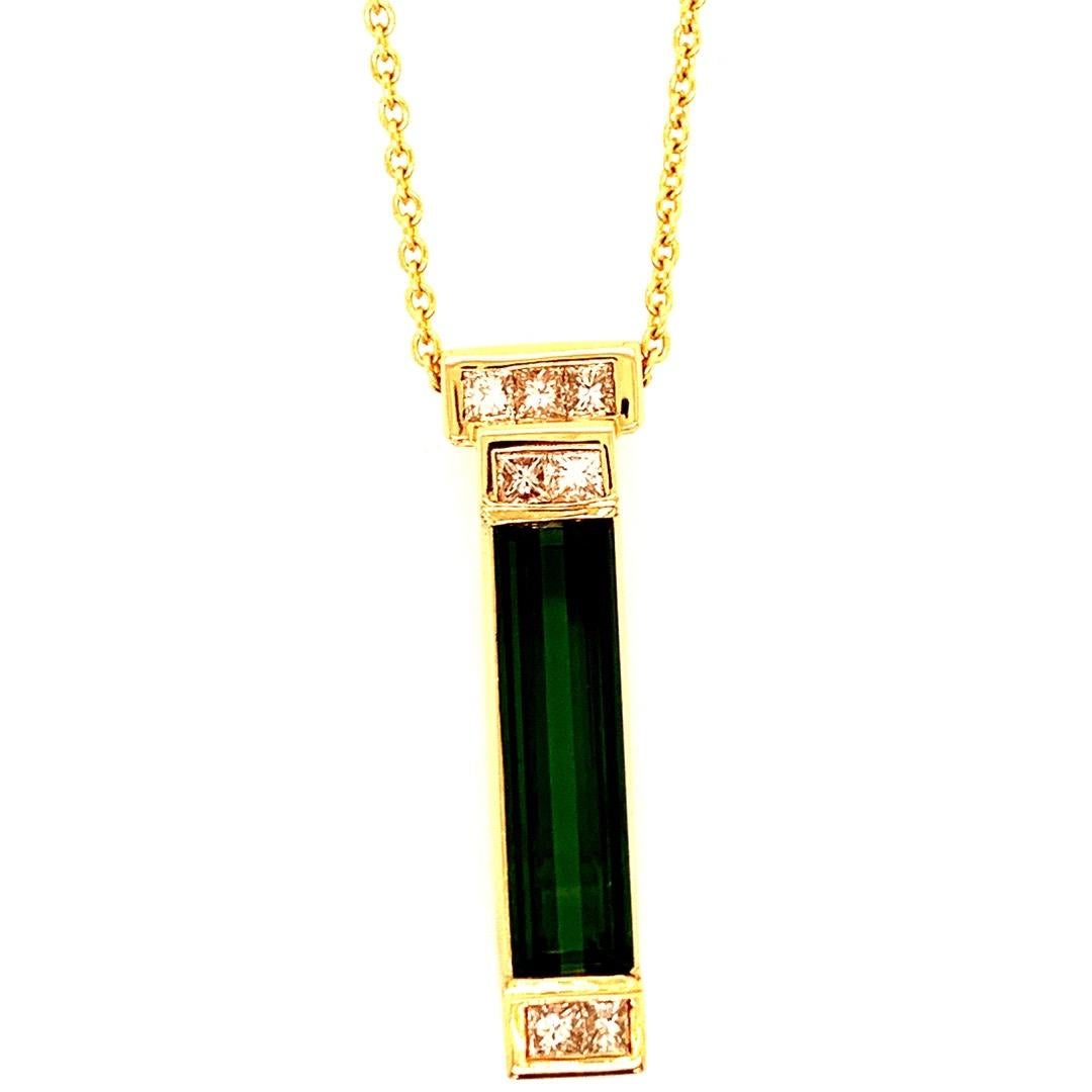 Modern Yellow Gold 7 Carat Natural Green Tourmaline & Diamond Gem Stone Pendant In Good Condition For Sale In Los Angeles, CA