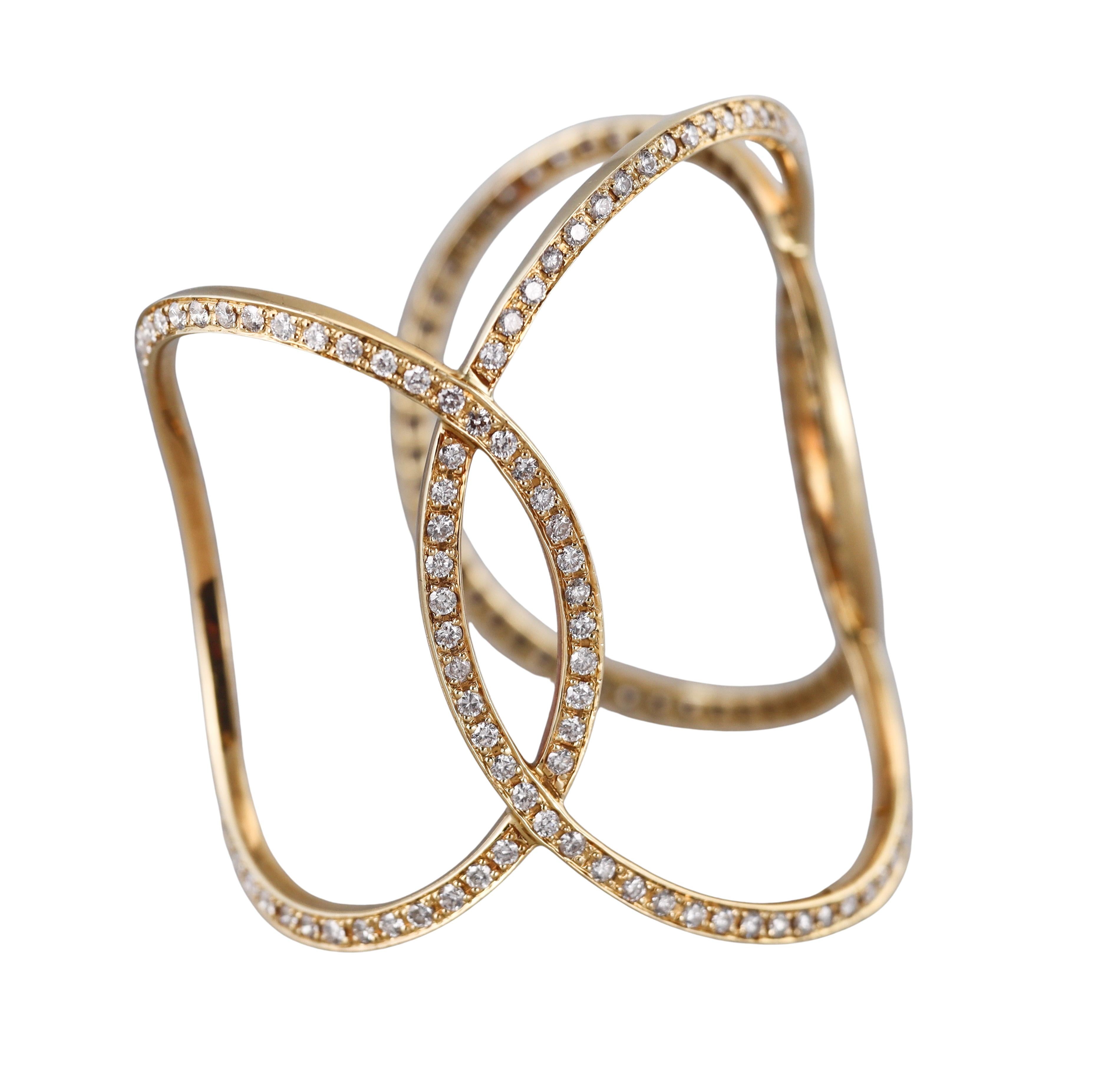 Moderne Bracelet manchette ovale moderne ouvert en or jaune et diamants en vente