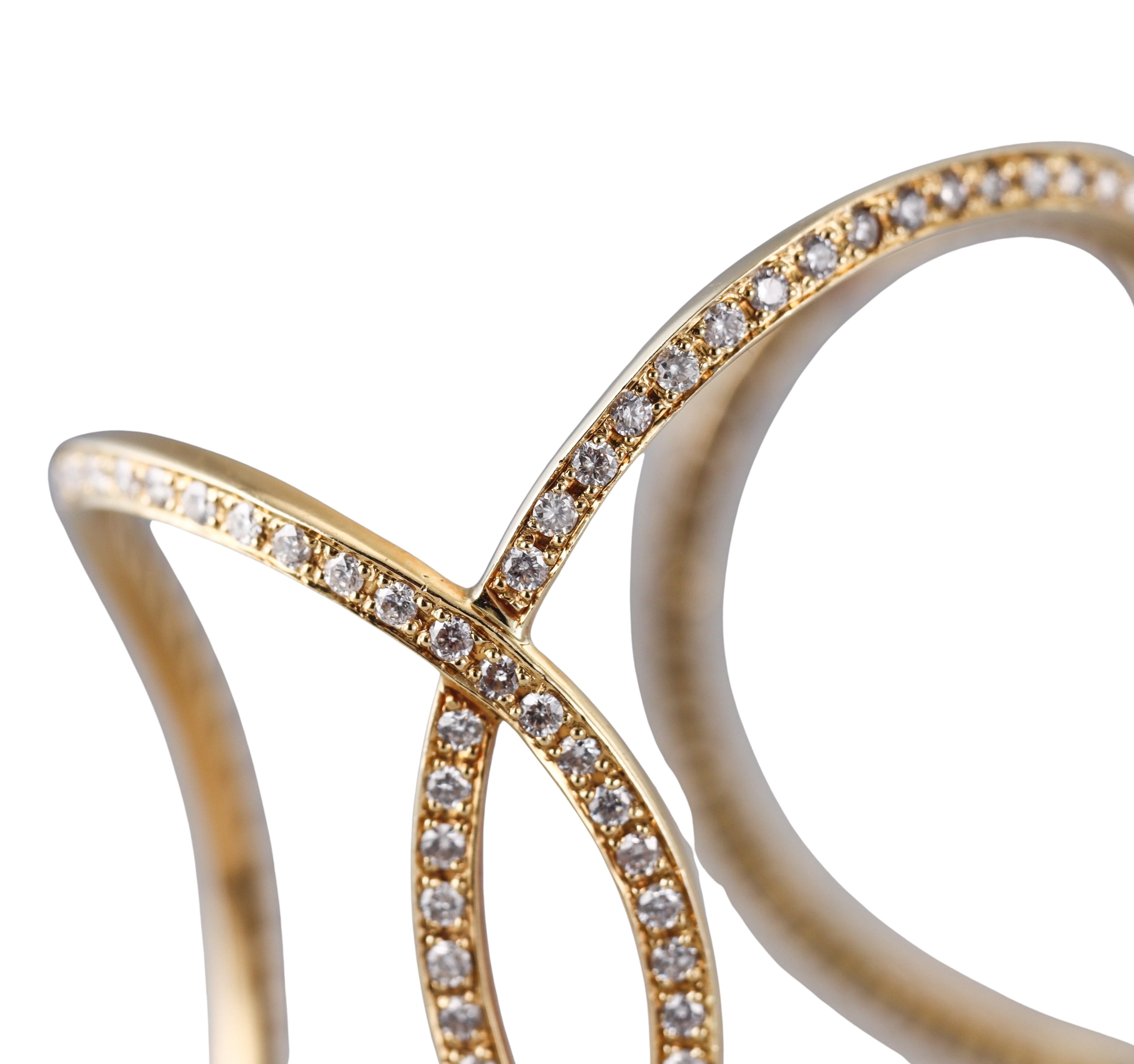 Bracelet manchette ovale moderne ouvert en or jaune et diamants Pour femmes en vente