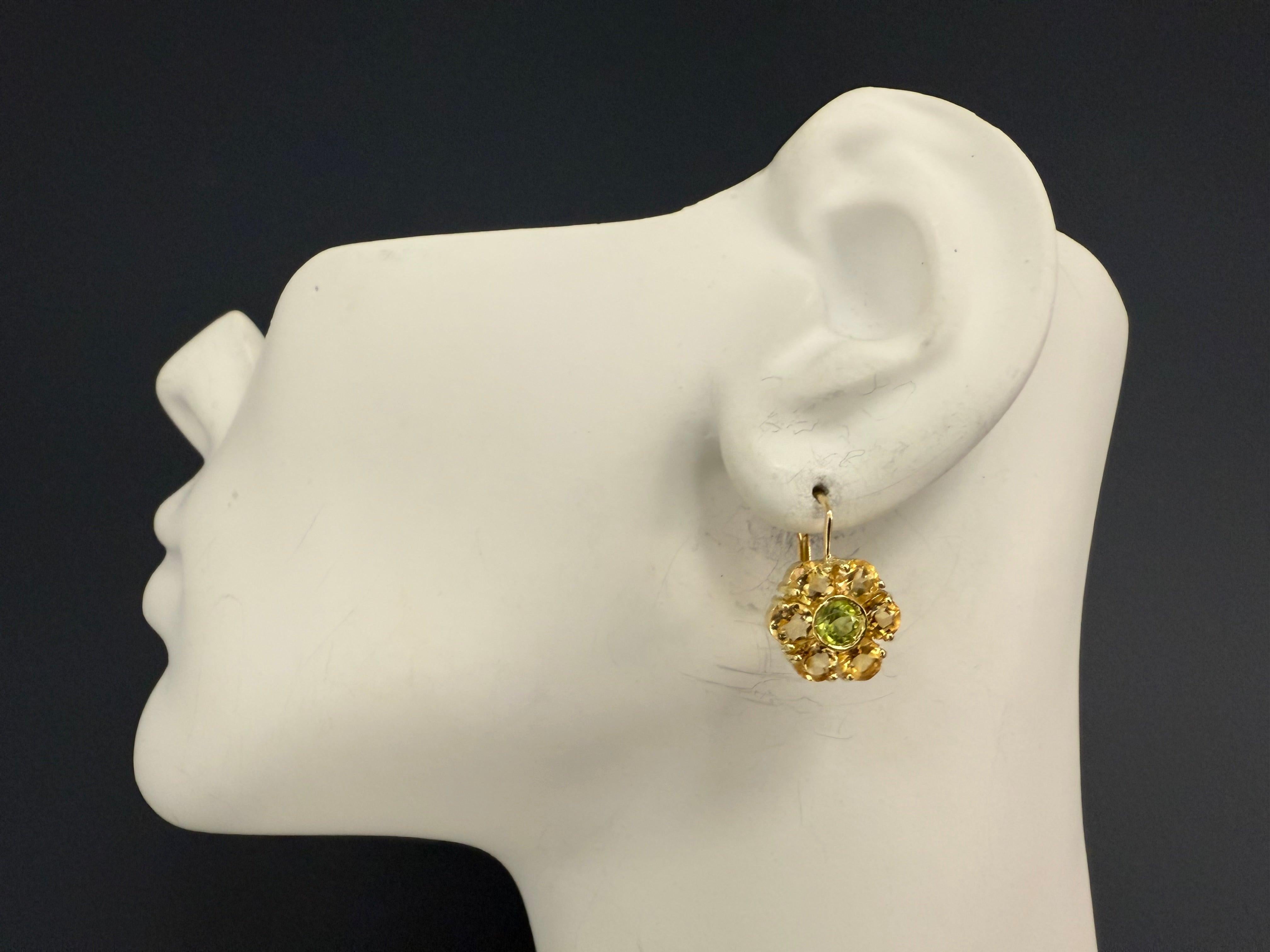 Modern 18K yellow gold earrings, stamped 750, featuring natural green Peridot and citrine quartz. The earrings measure approximately 13.5 mm in diameter and weigh a total of 7.4 grams, showcasing vibrant colors and elegant craftsmanship.

Three