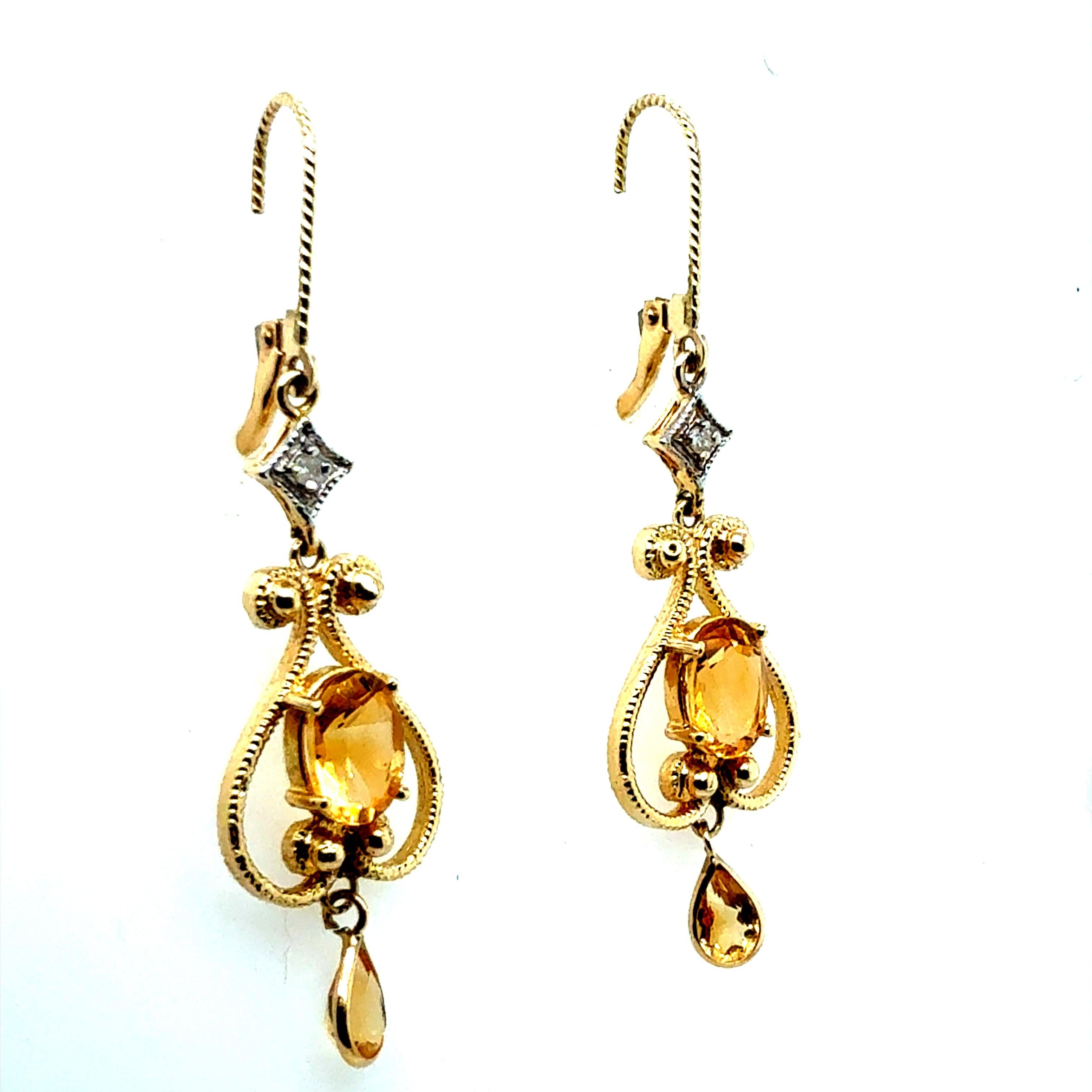 Moderne Gelbgold-Tropfenohrringe aus natürlichem Citrinquarz und Diamant (Ovalschliff) im Angebot