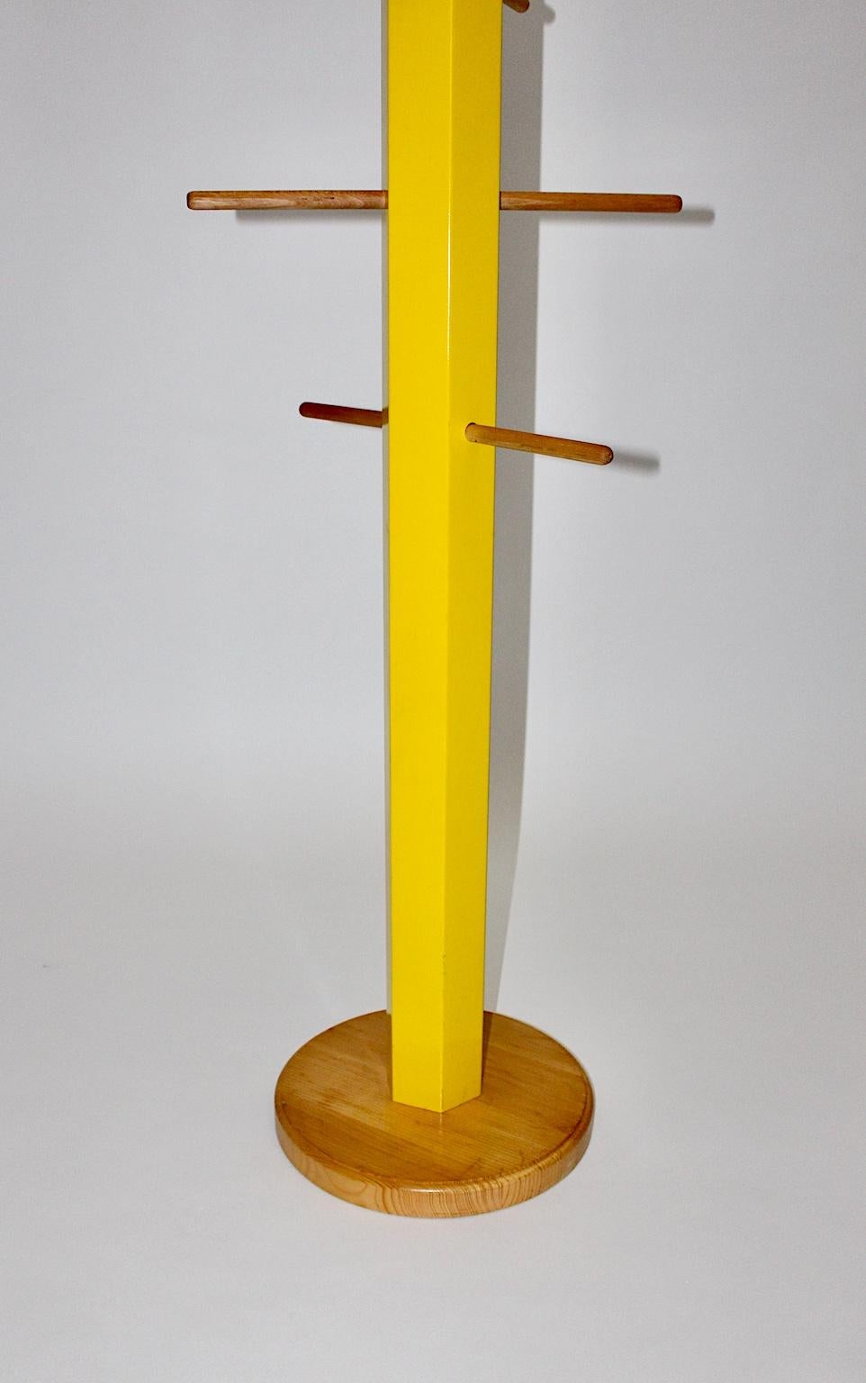 Modern Yellow Vintage Beech Coat Rack / Cloth Hanger, 1980s In Good Condition In Vienna, AT