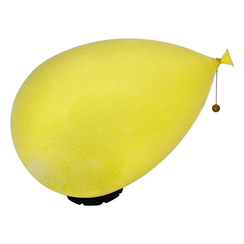 Lampe ballon moderne jaune vintage en plastique encastrée Yves Christin Italie années 1980 en vente