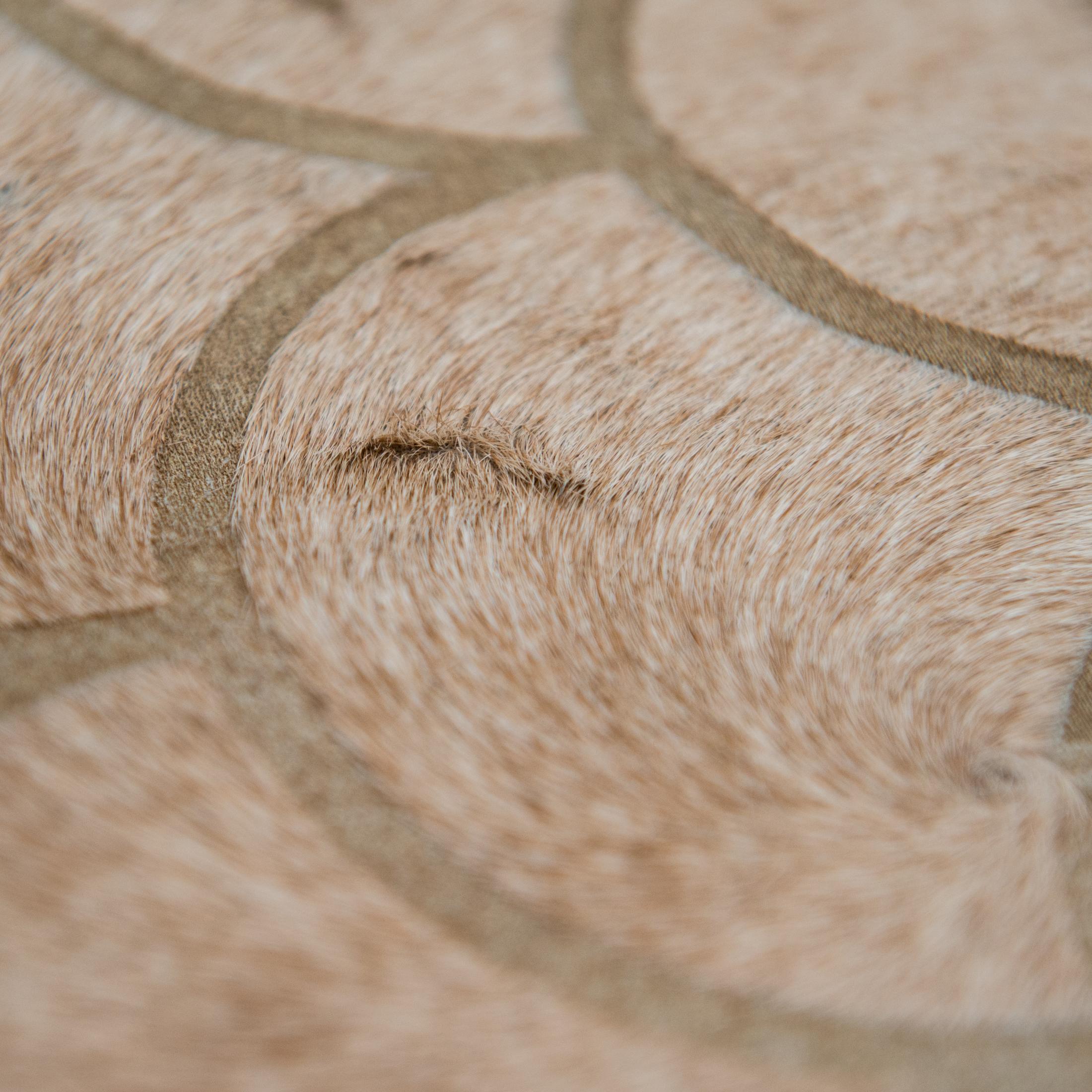 Machine-Made Scallop crescent pattern Customizable Luneta Cowhide Area Floor Rug Medium  For Sale