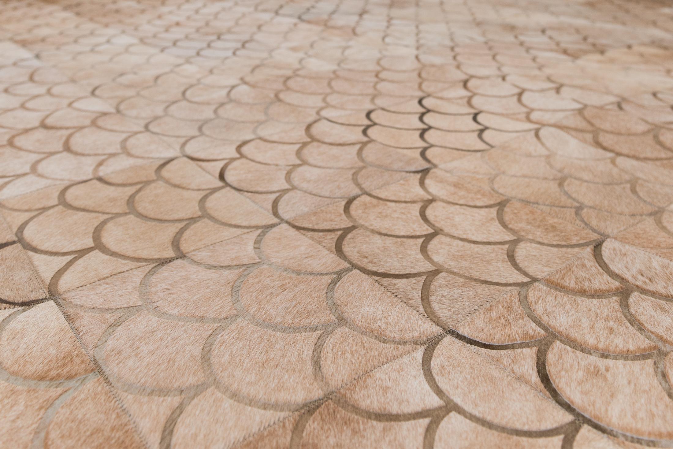 Contemporary Scallop crescent pattern Customizable Luneta Cowhide Area Floor Rug Medium  For Sale