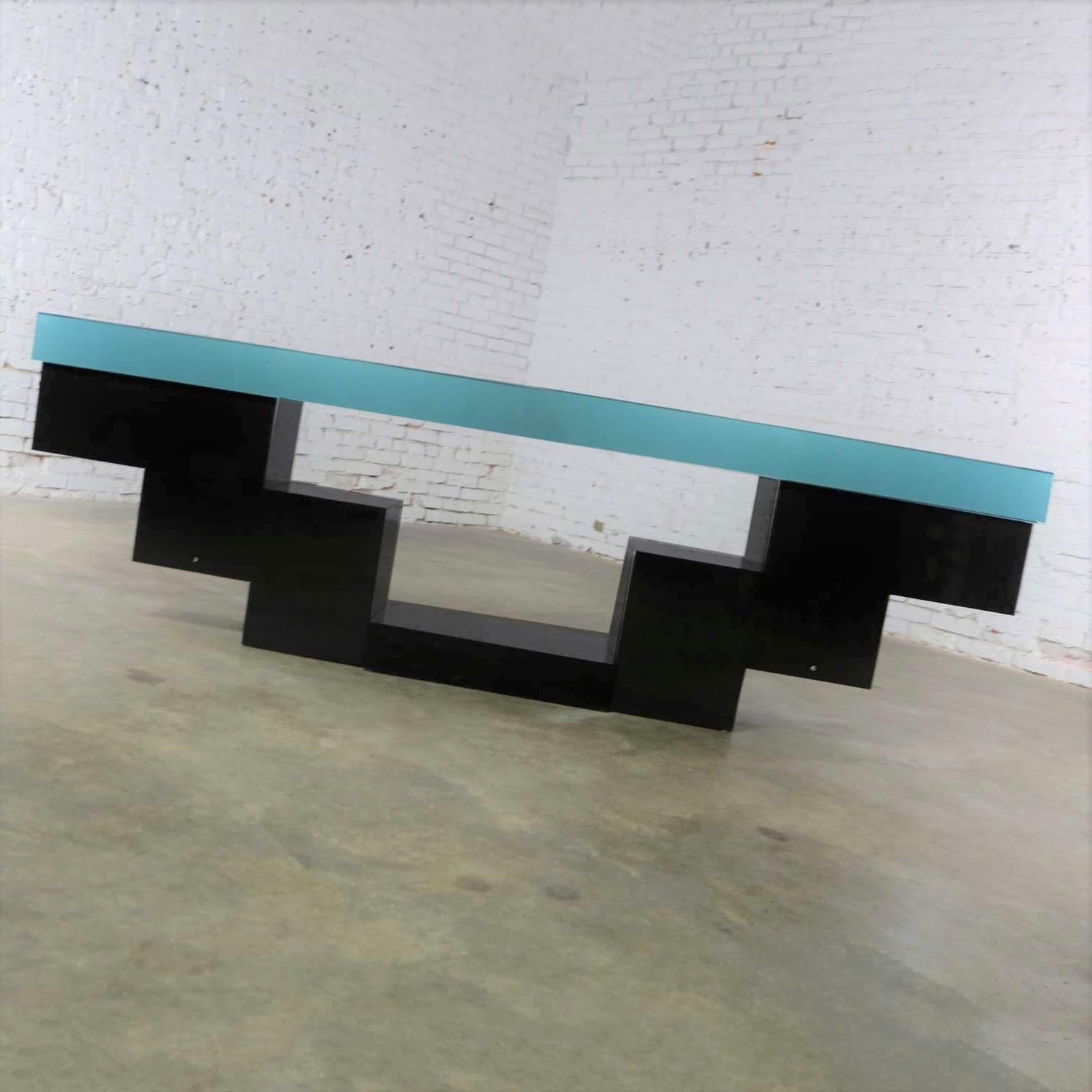 Crédence de table moderne en plexiglas à gradins Zig Zag en noir et sarcelle Bon état - En vente à Topeka, KS