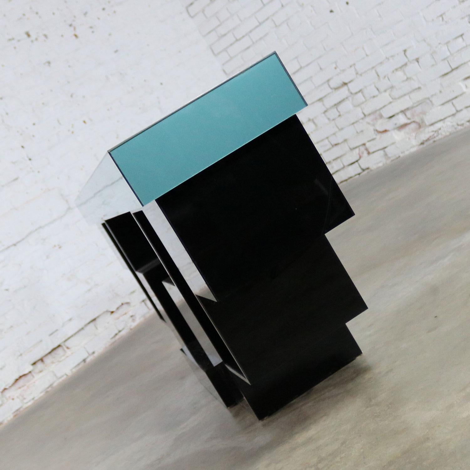 Modern Zig Zag Stepped Plexiglass Clad Console Table Credenza in Black and Teal In Good Condition For Sale In Topeka, KS
