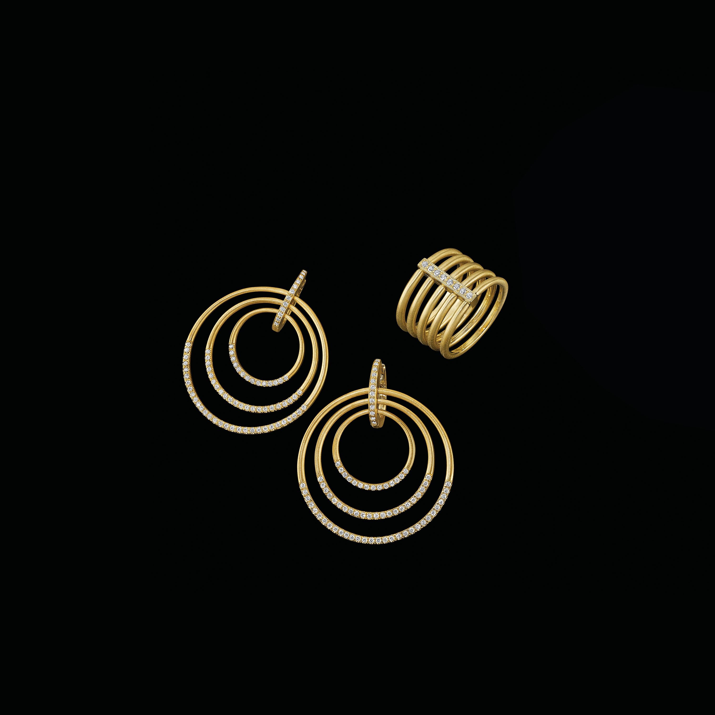 Round Cut Carelle 18 Karat Yellow Gold and .08 Carat Diamond Moderne Penta Ring For Sale