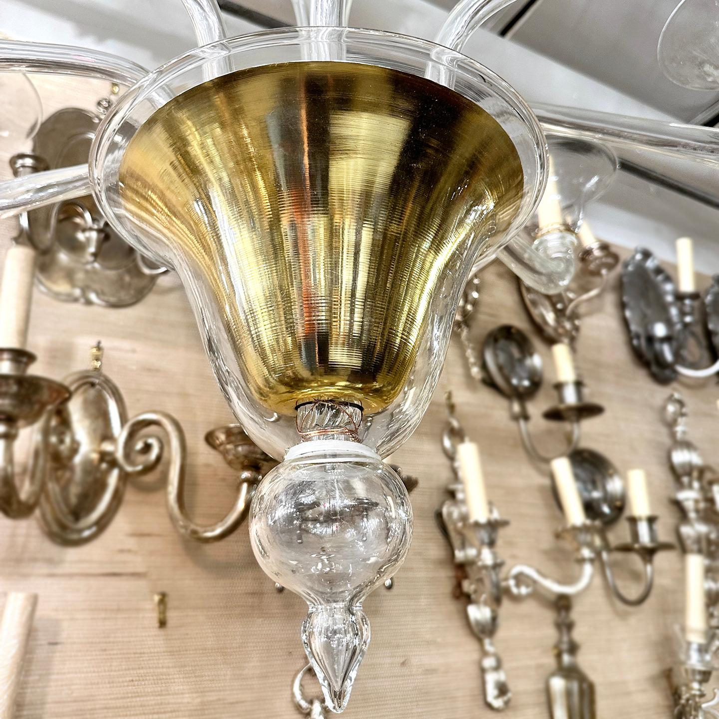 Moderne Gold and Clear Murano Chandelier In Good Condition For Sale In New York, NY