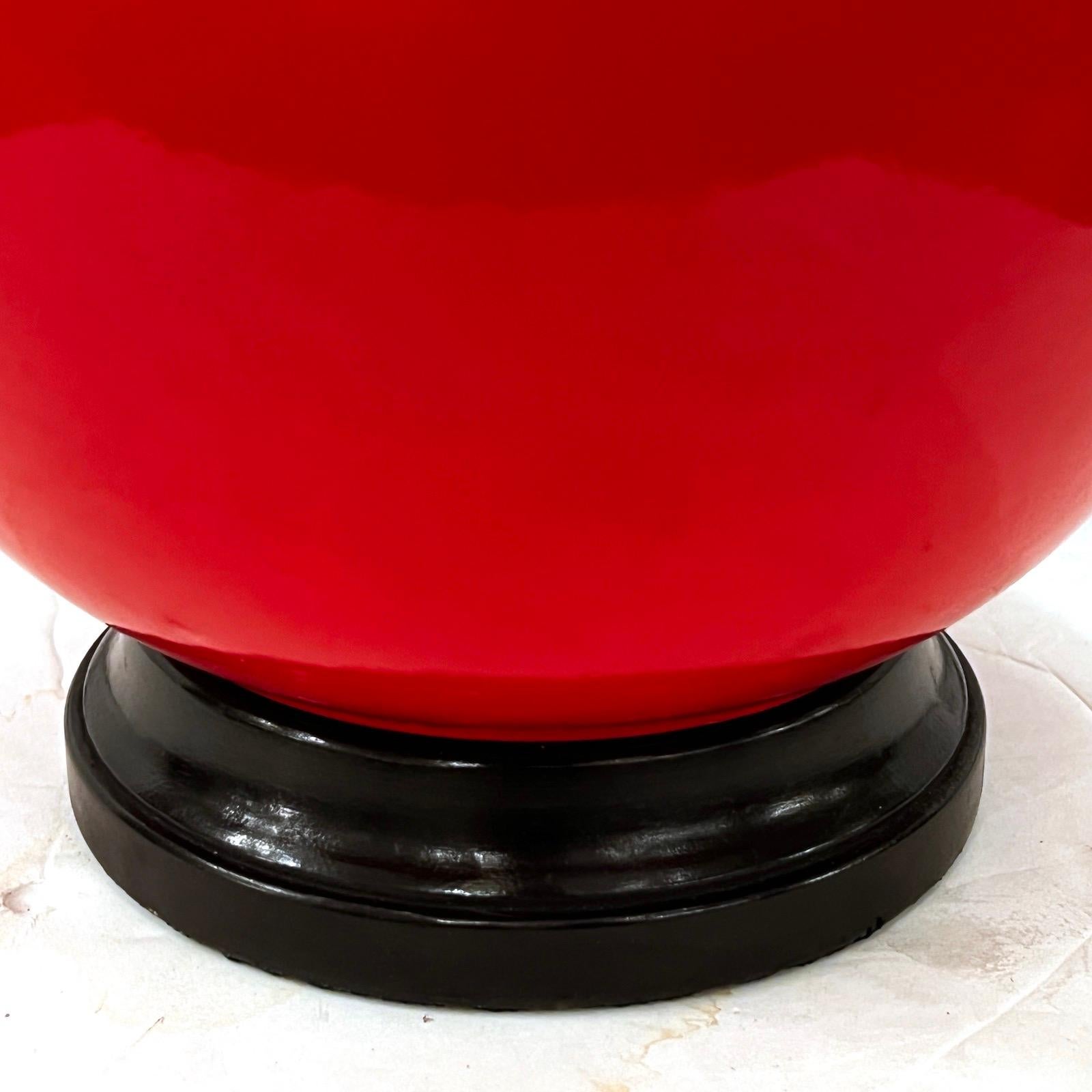 Moderne Red Porcelian Lamp In Good Condition For Sale In New York, NY