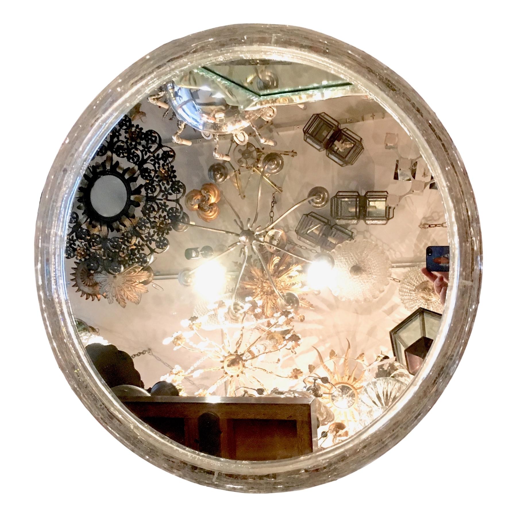 Circa 1960’s French Moderne style mirror in textured resin frame with interior lights.

Measurements:
Diameter: 23.5?
Depth: 3.5?.