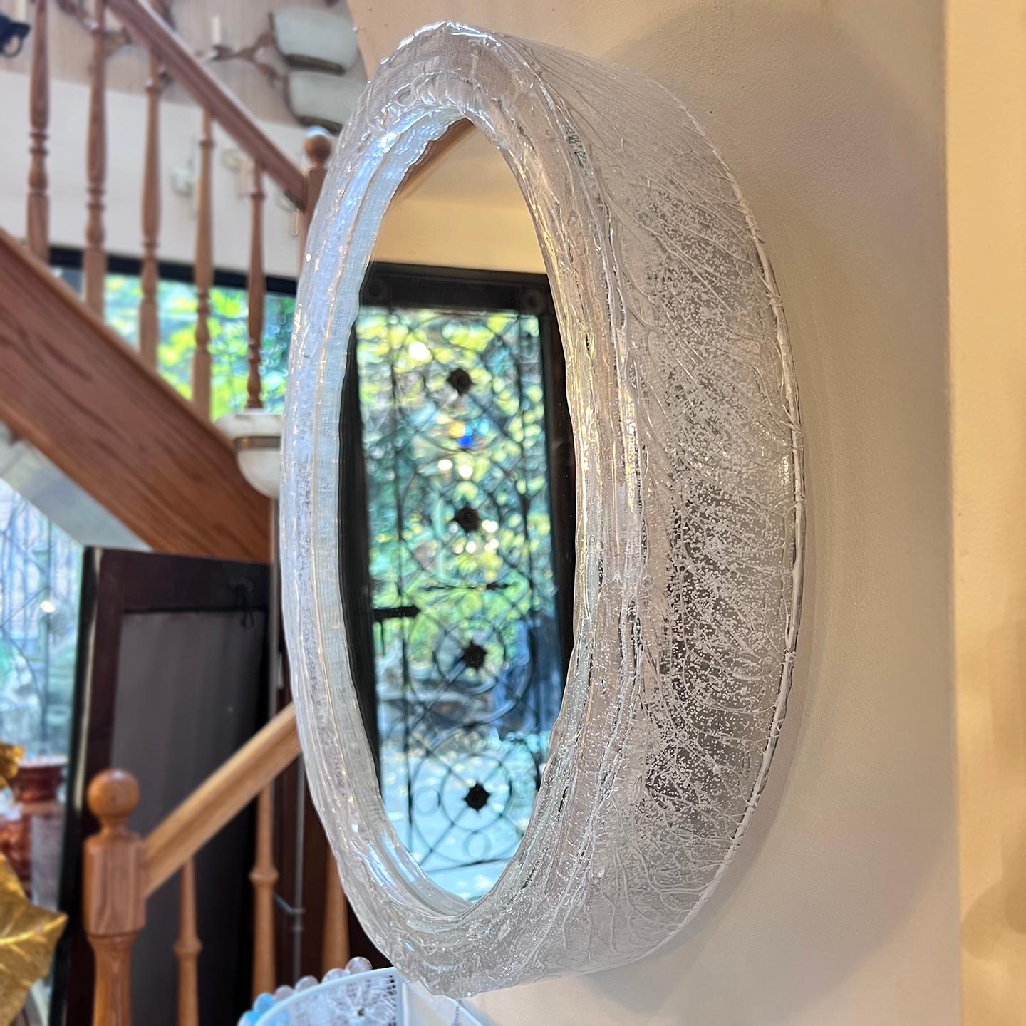 Circa 1960’s French Moderne style mirror in textured resin frame and interior lights.

Measurements:
Diameter: 19.25?
Depth: 3.25?.